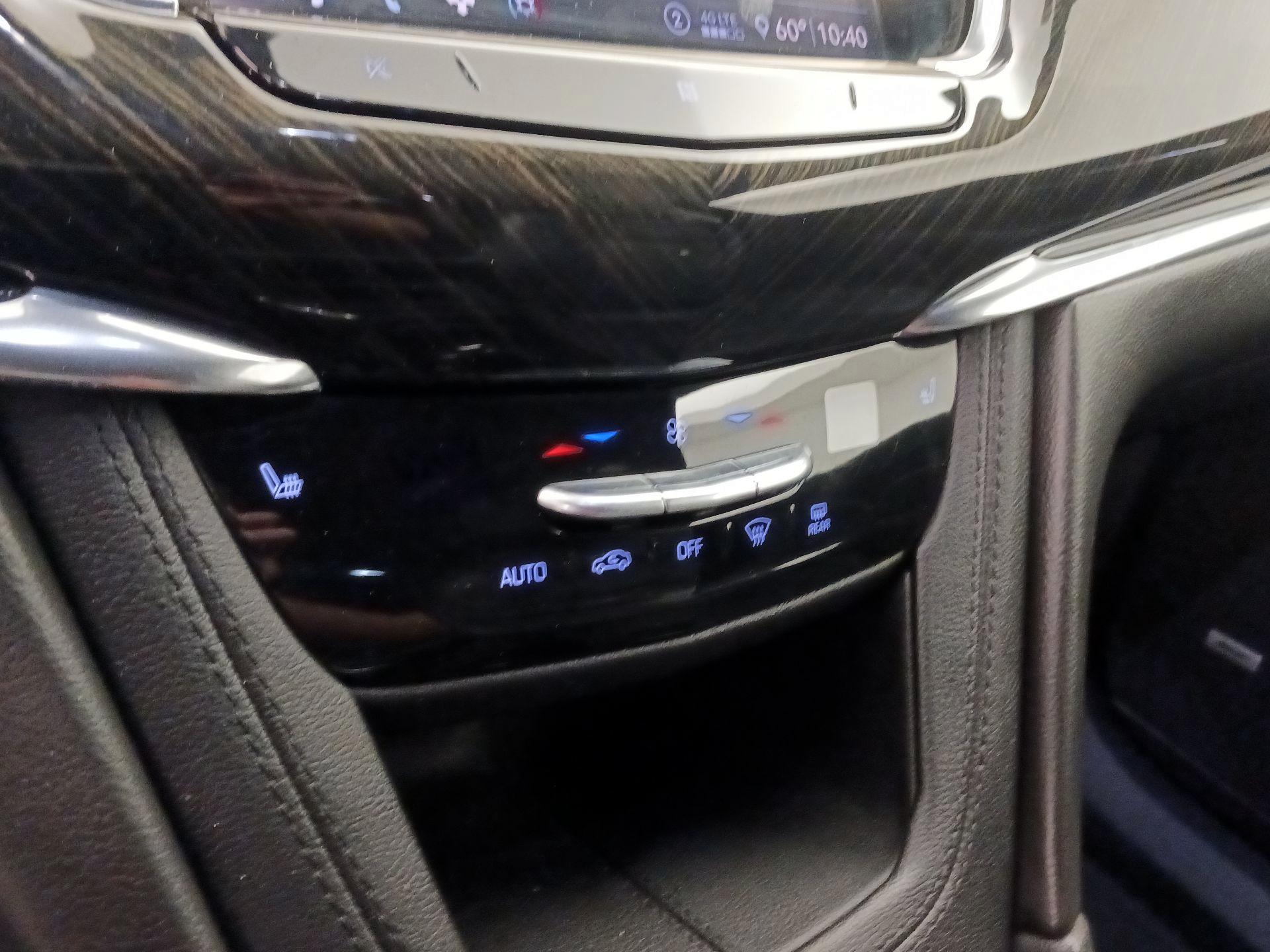 Thumbnail: 2020 Cadillac XT6 - 16