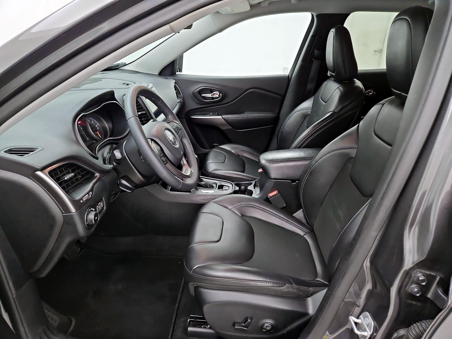 Thumbnail: 2019 Jeep Cherokee - 11