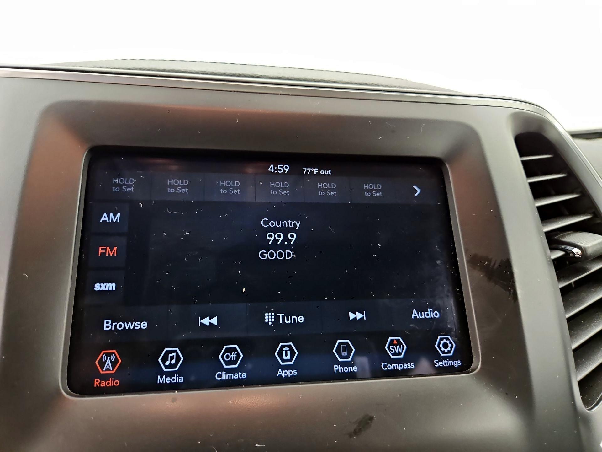 Thumbnail: 2019 Jeep Cherokee - 15