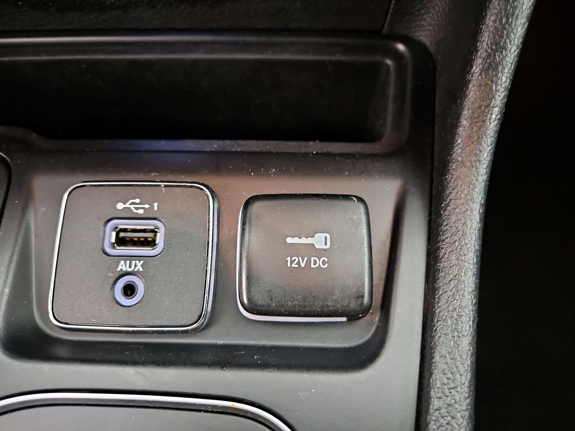 Thumbnail: 2019 Jeep Cherokee - 18