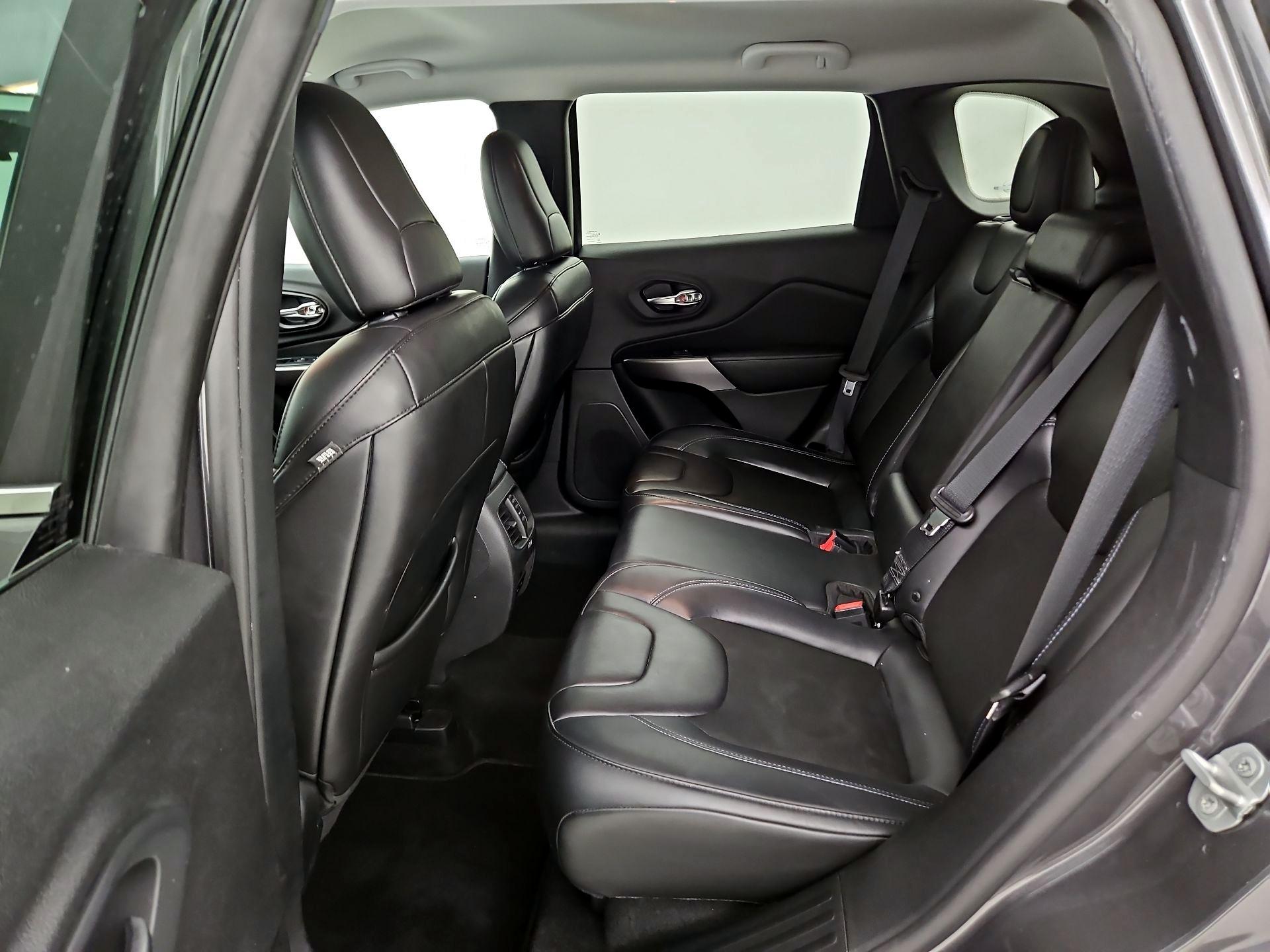 Thumbnail: 2019 Jeep Cherokee - 19