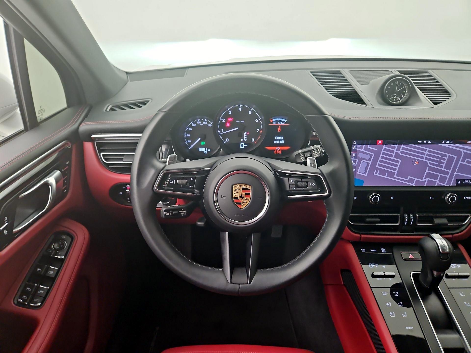 Thumbnail: 2023 Porsche Macan - 10