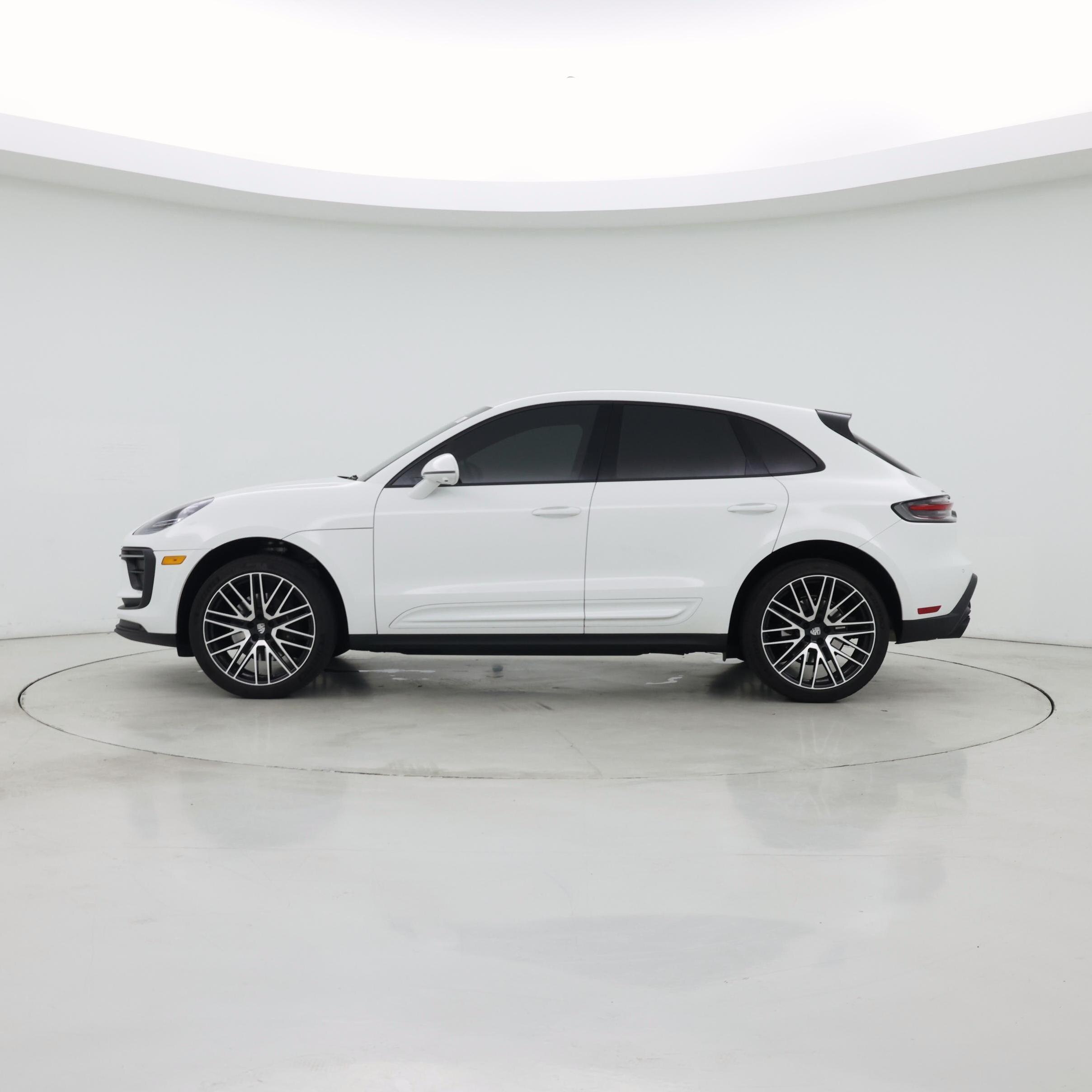 Thumbnail: 2023 Porsche Macan - 3