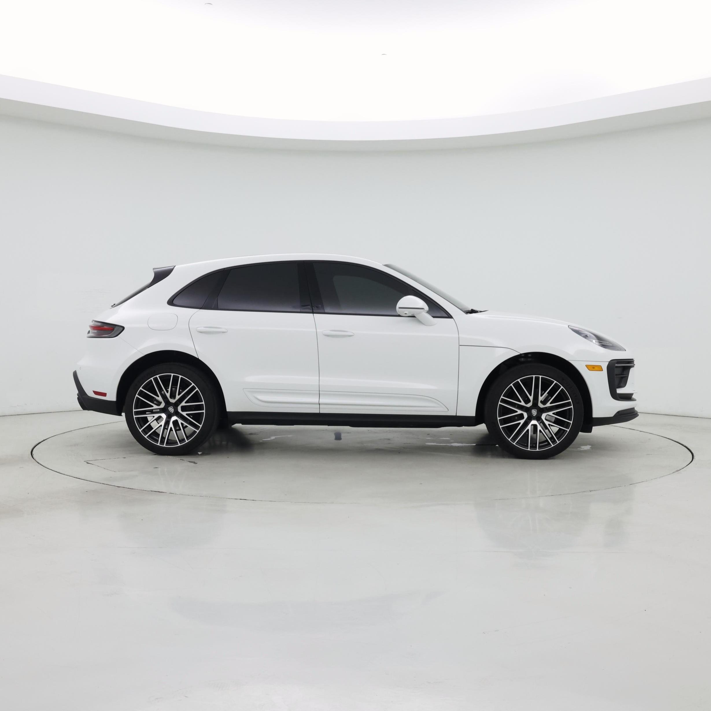 Thumbnail: 2023 Porsche Macan - 7