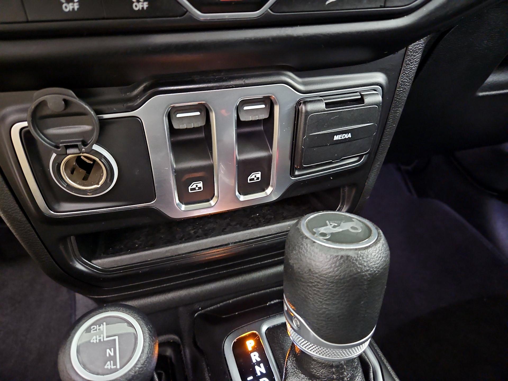 Thumbnail: 2020 Jeep Wrangler - 18