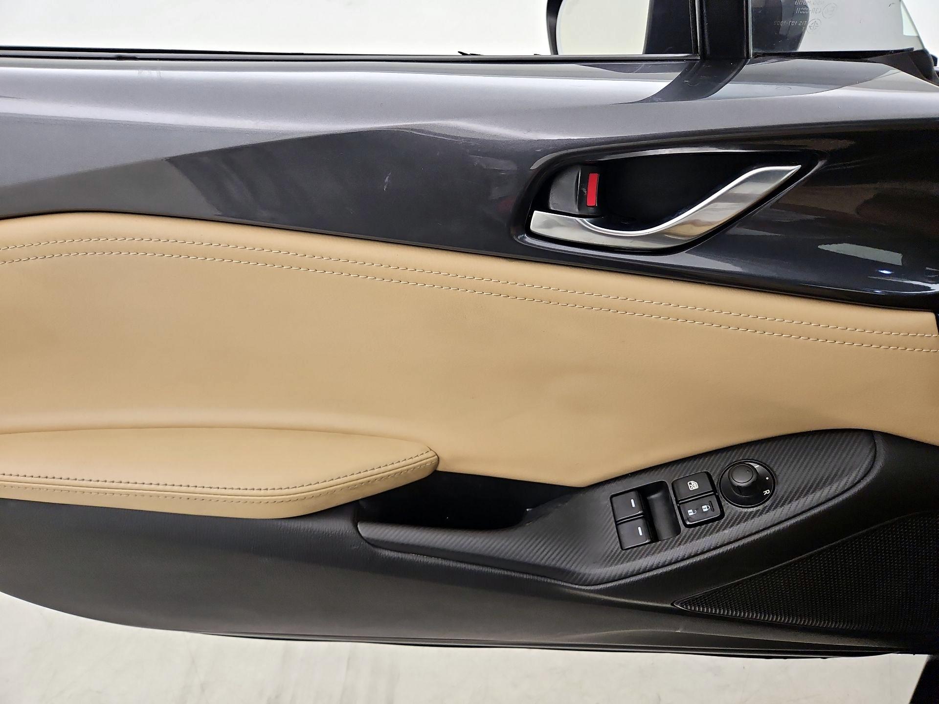 Thumbnail: 2016 Mazda MX-5 Miata - 12