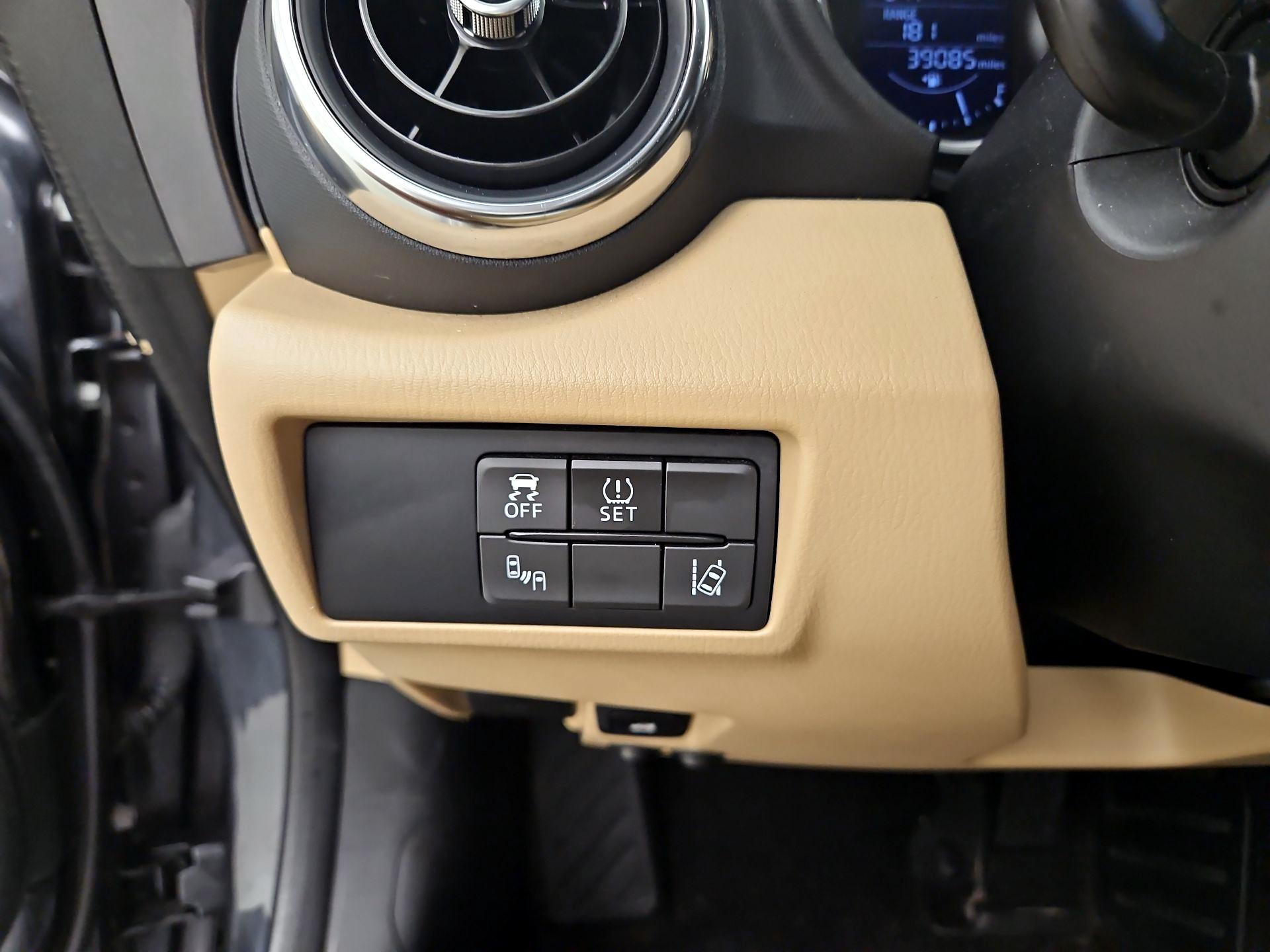 Thumbnail: 2016 Mazda MX-5 Miata - 13