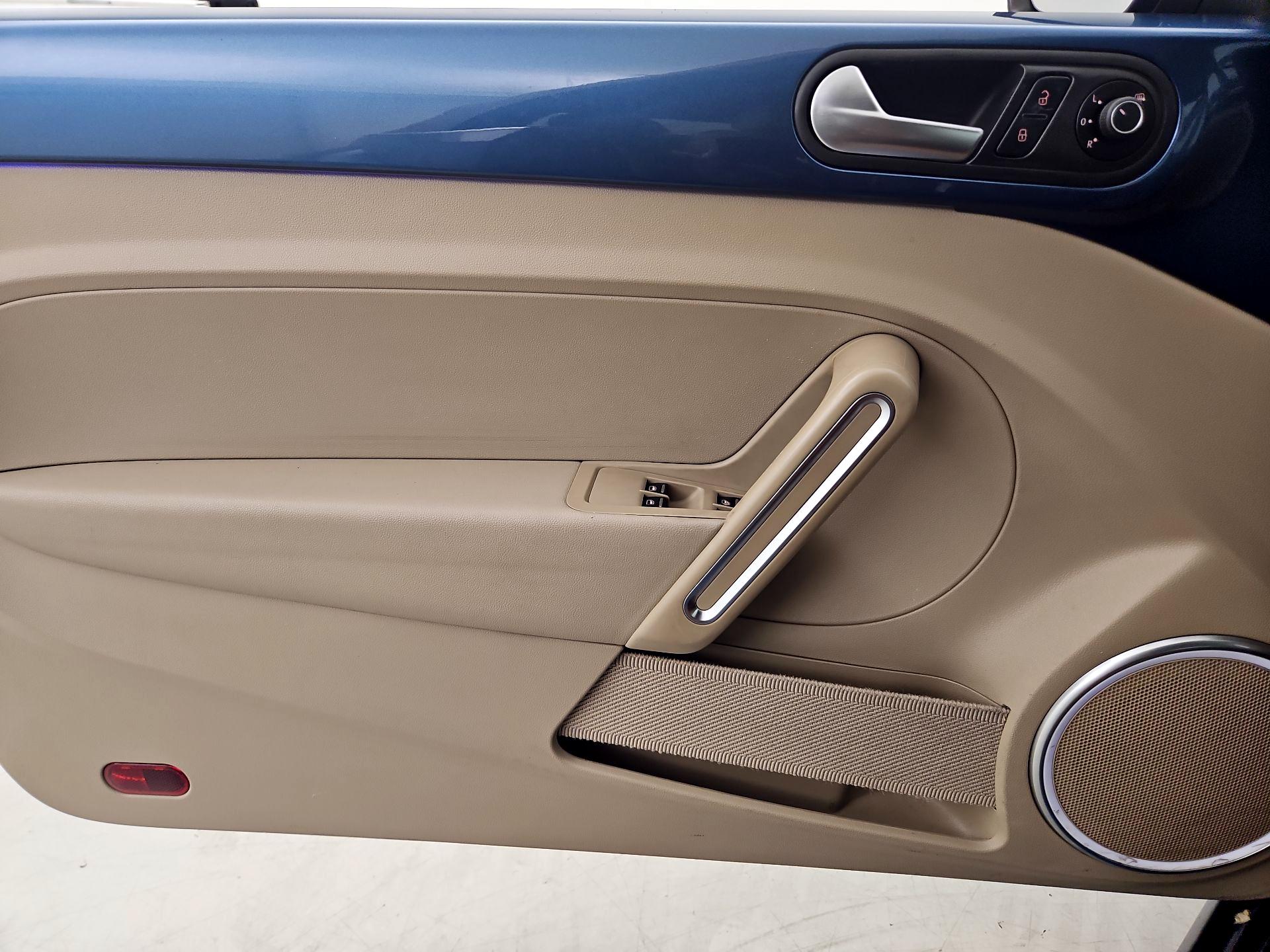 Thumbnail: 2017 Volkswagen Beetle - 12