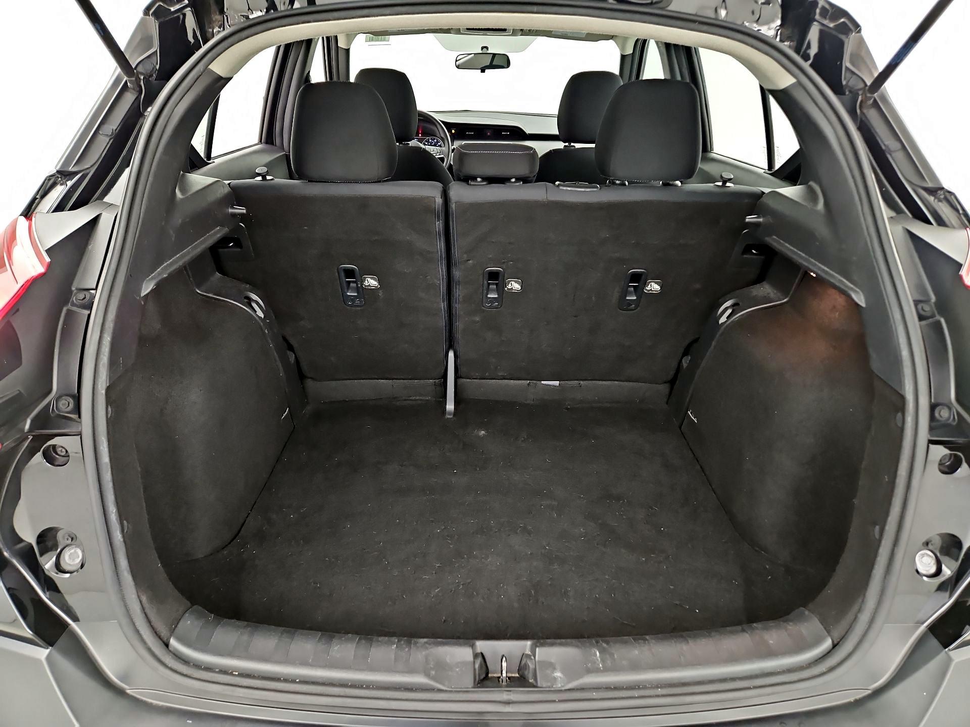 Thumbnail: 2019 Nissan Kicks - 19