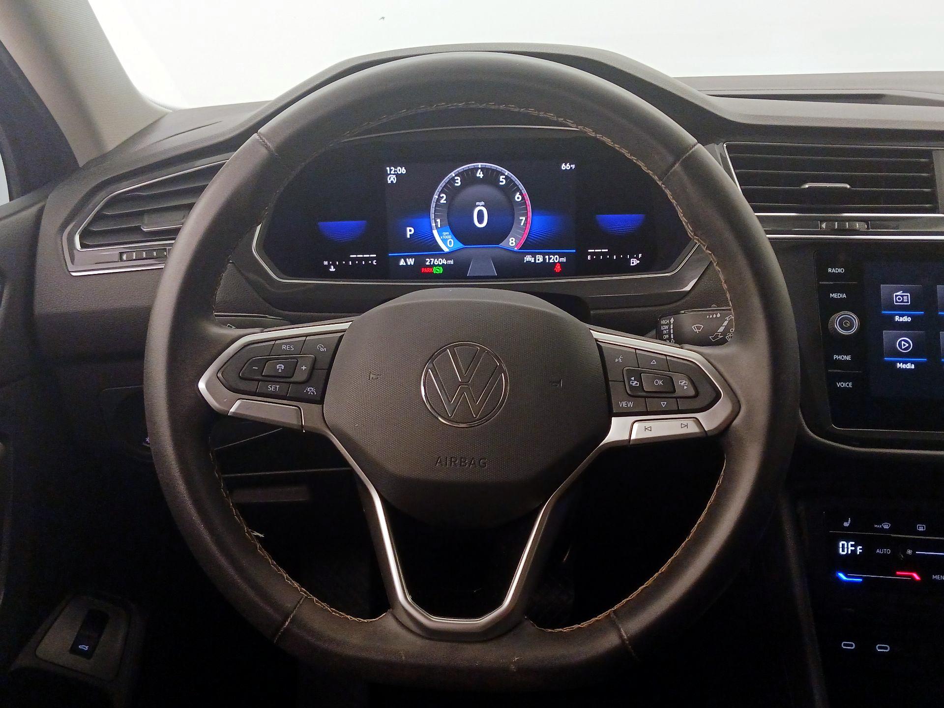 Thumbnail: 2022 Volkswagen Tiguan - 10