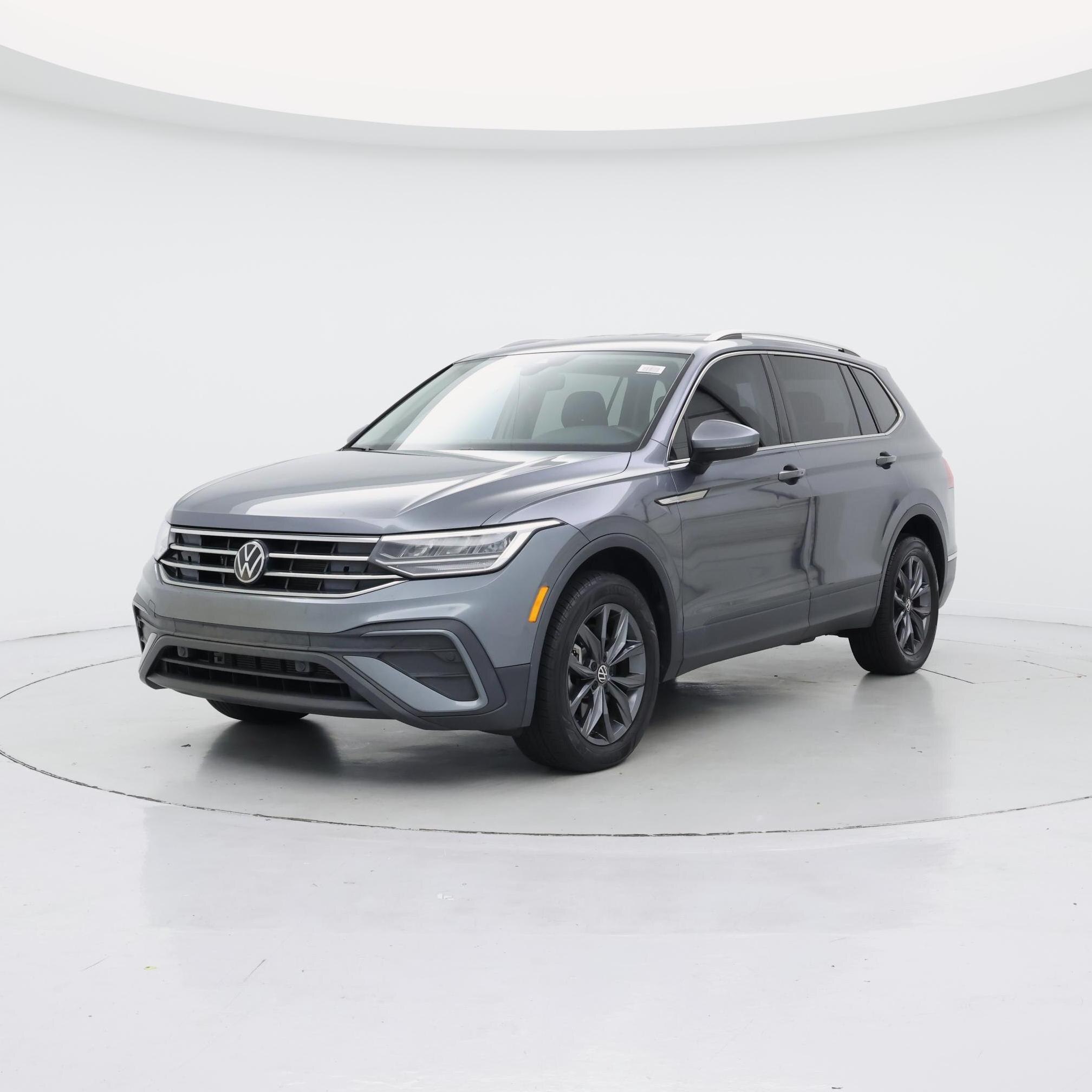 Thumbnail: 2022 Volkswagen Tiguan - 4
