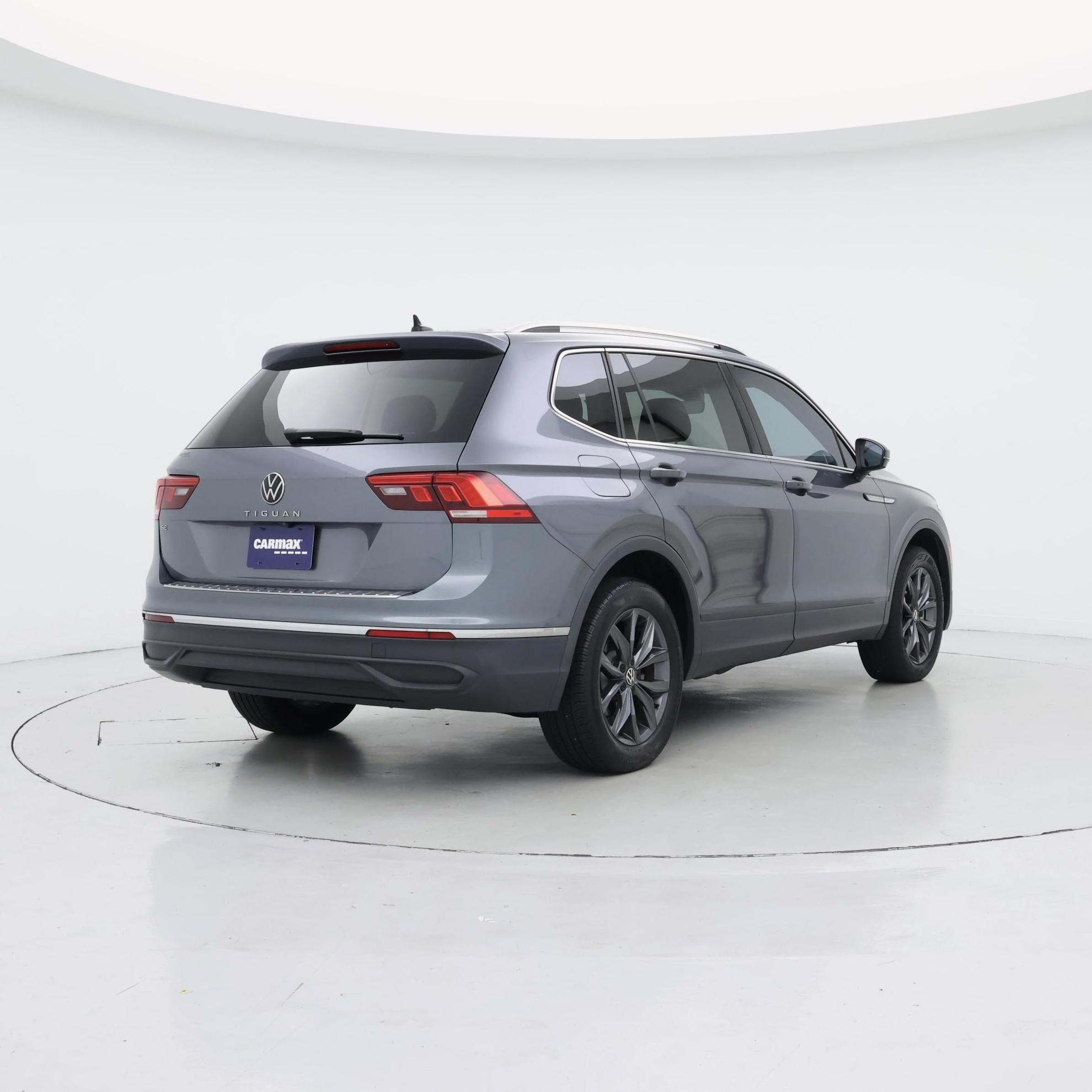 Thumbnail: 2022 Volkswagen Tiguan - 8