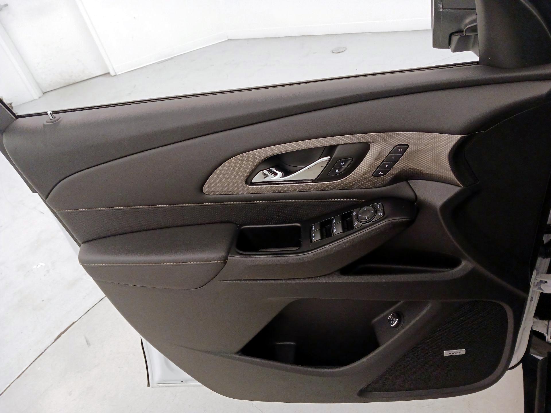 Thumbnail: 2023 Chevrolet Traverse - 12