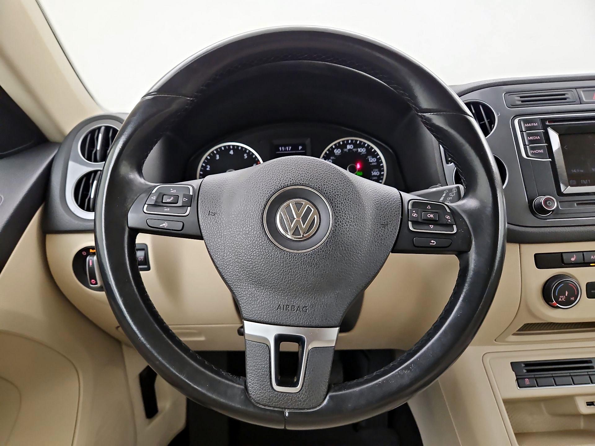 Thumbnail: 2016 Volkswagen Tiguan - 10