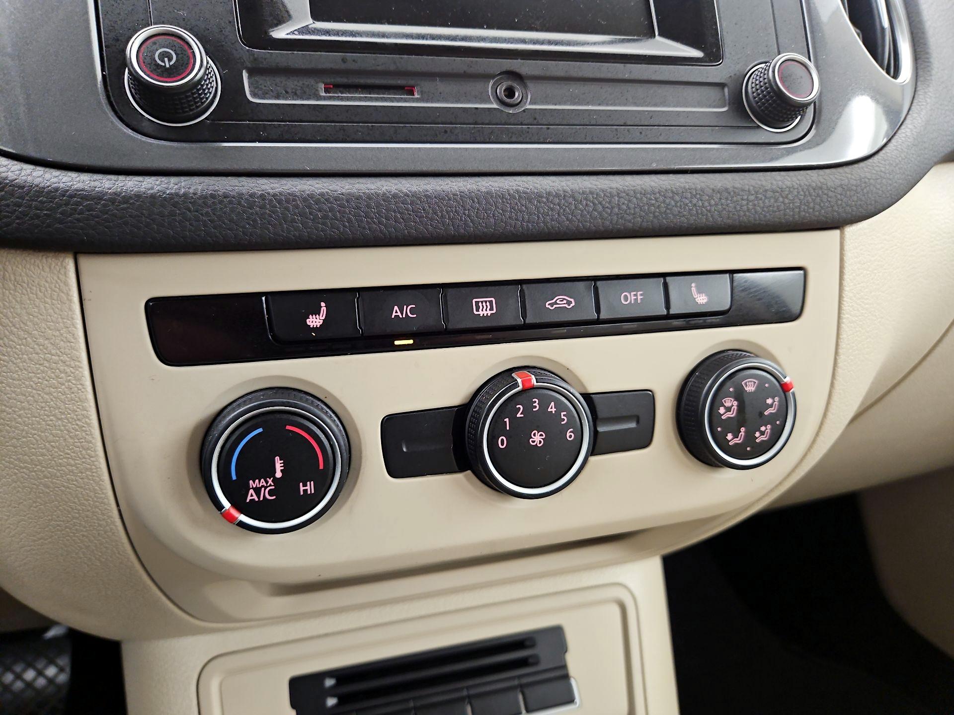 Thumbnail: 2016 Volkswagen Tiguan - 16