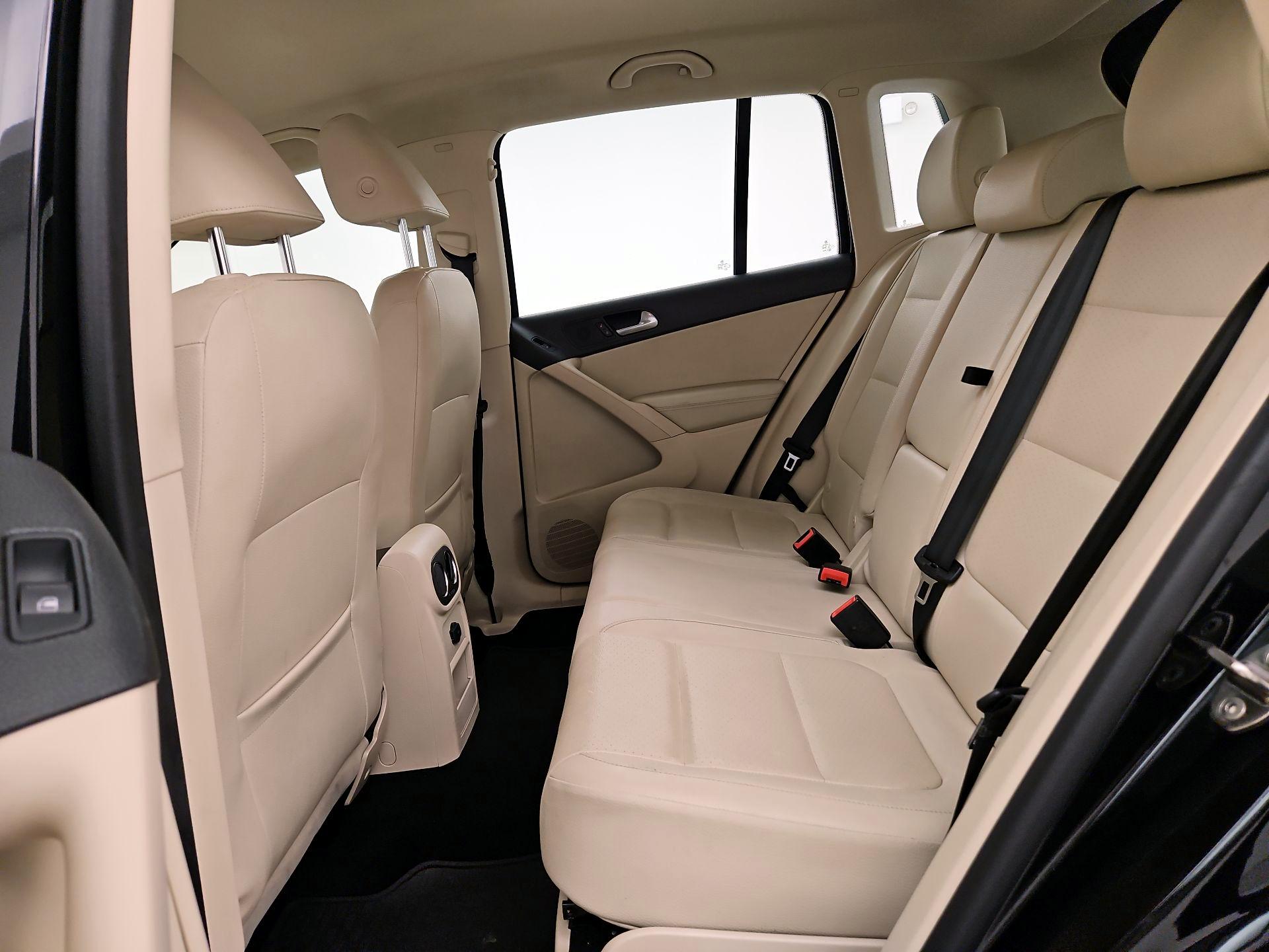 Thumbnail: 2016 Volkswagen Tiguan - 19