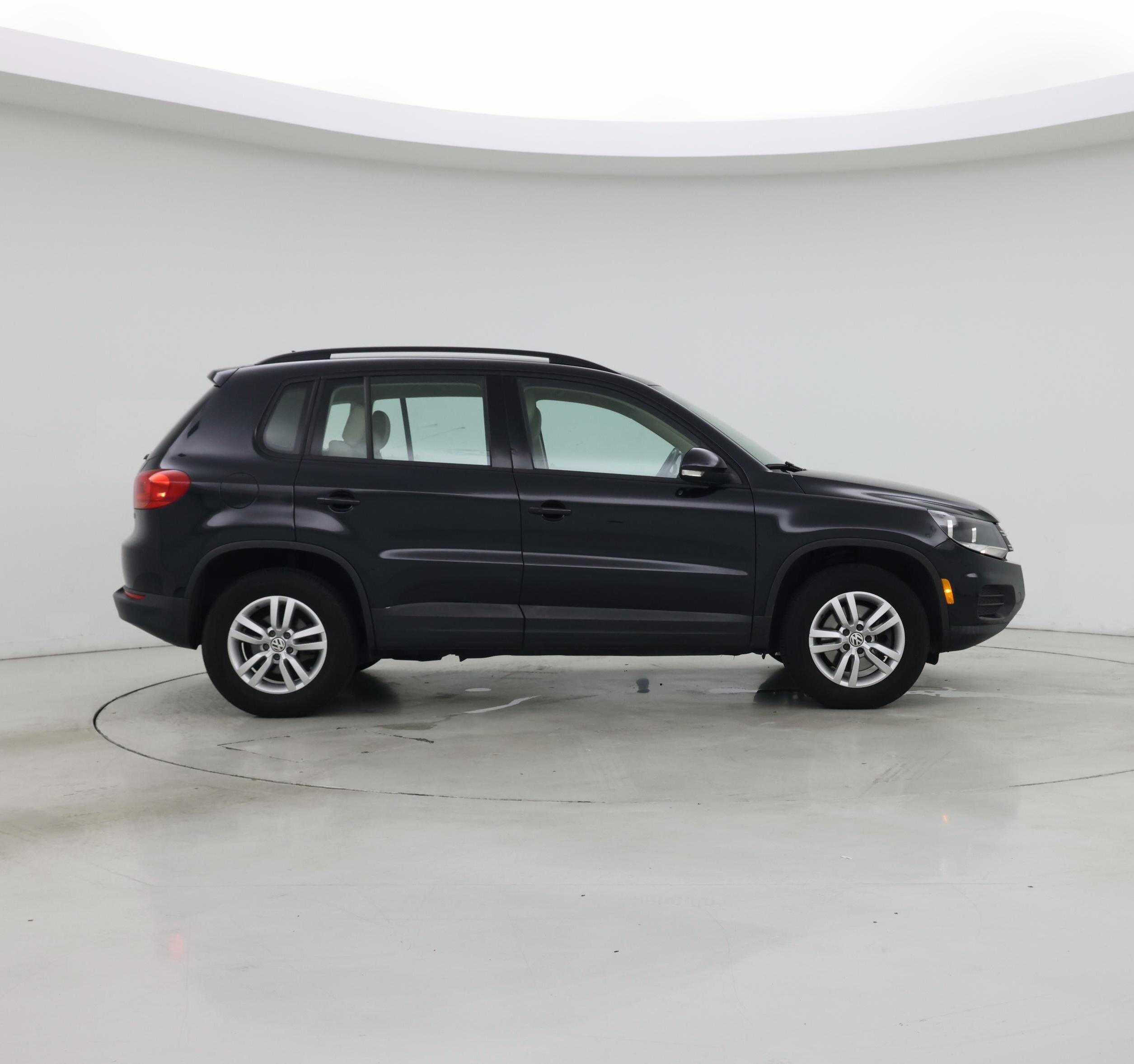 Thumbnail: 2016 Volkswagen Tiguan - 7