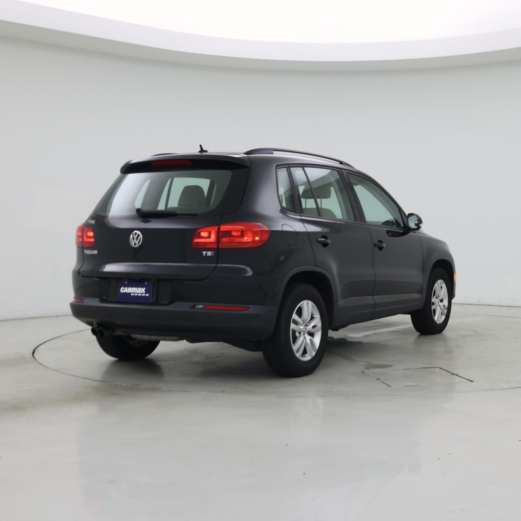Thumbnail: 2016 Volkswagen Tiguan - 8