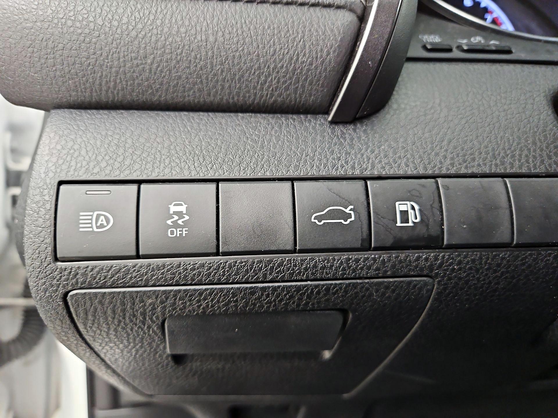 Thumbnail: 2018 Toyota Camry - 13
