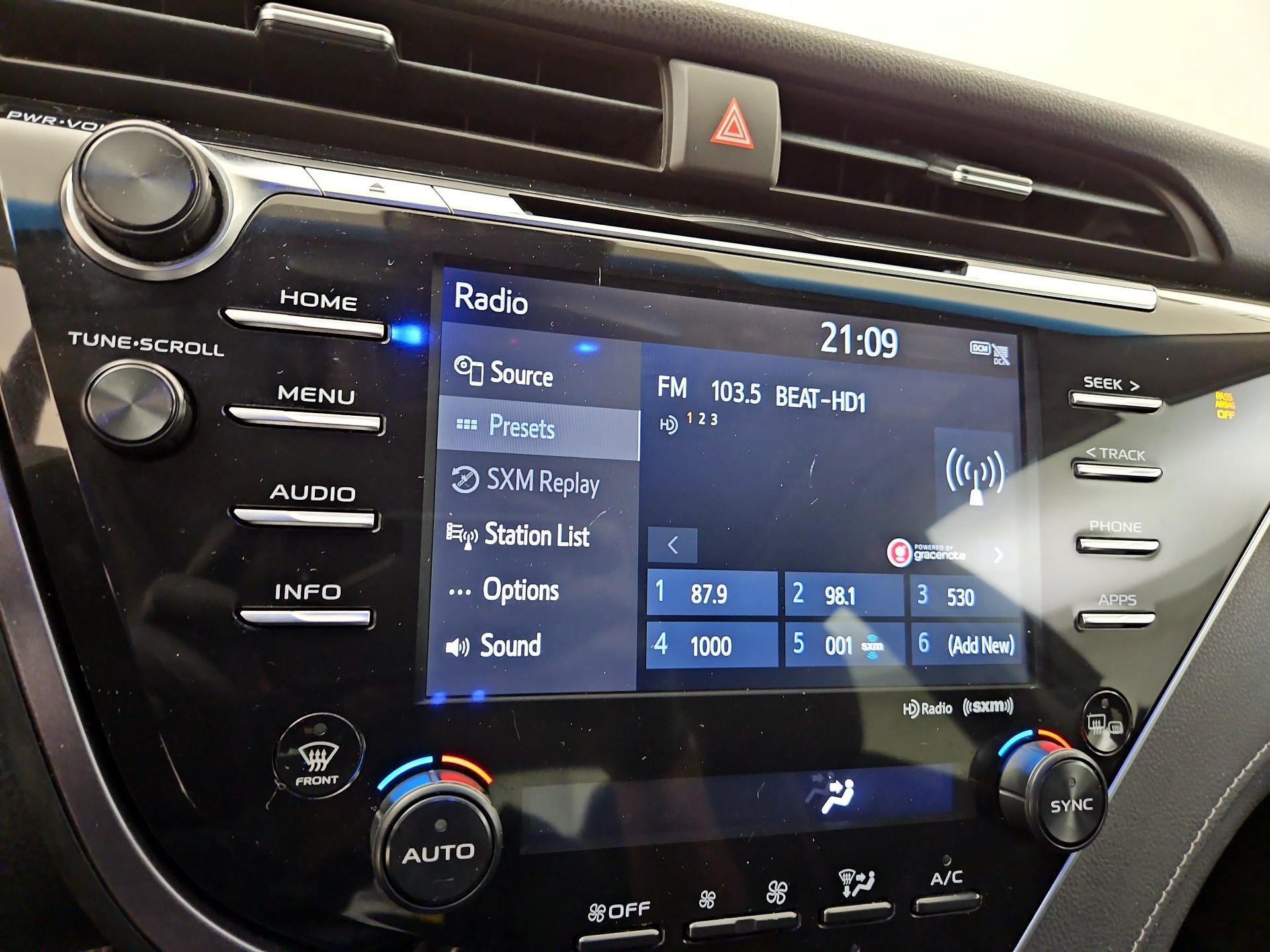 Thumbnail: 2018 Toyota Camry - 15