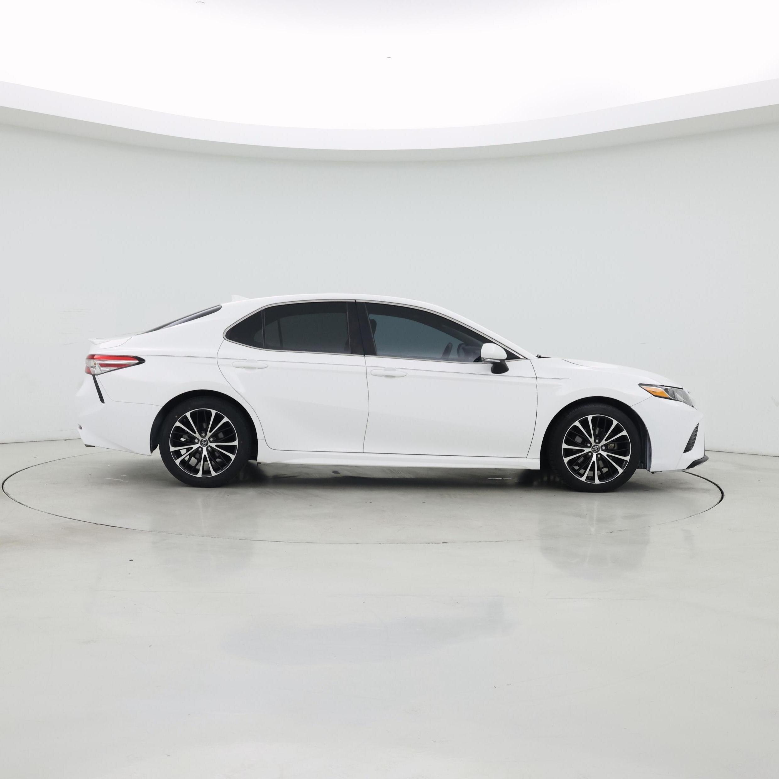 Thumbnail: 2018 Toyota Camry - 7