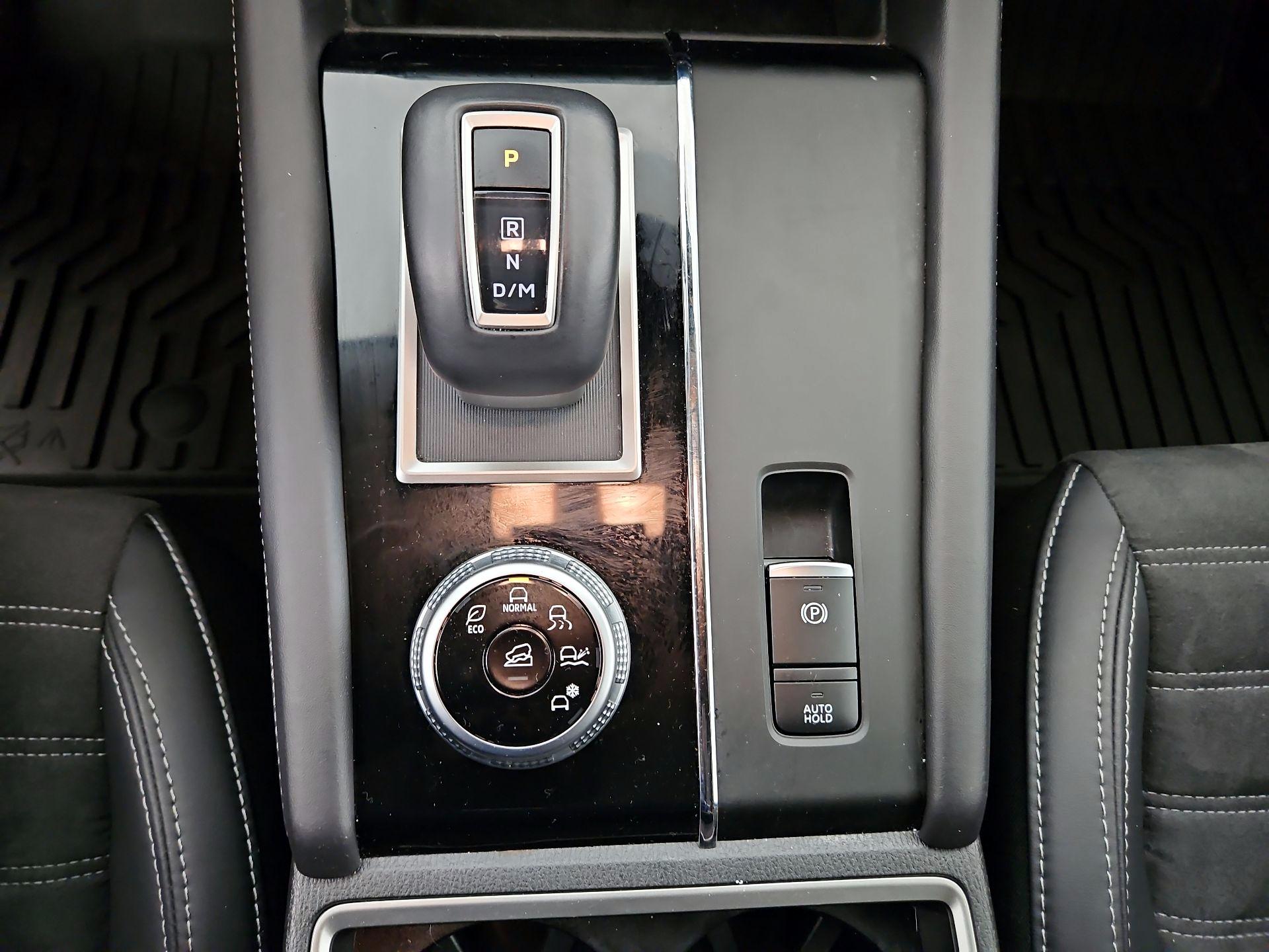 Thumbnail: 2024 Mitsubishi Outlander - 18
