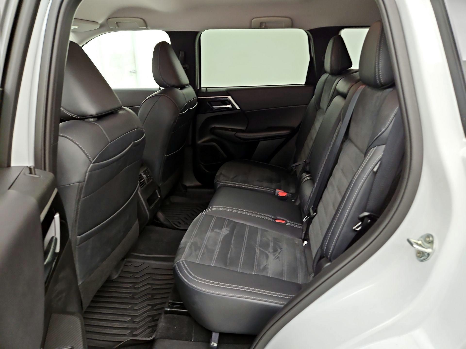 Thumbnail: 2024 Mitsubishi Outlander - 20