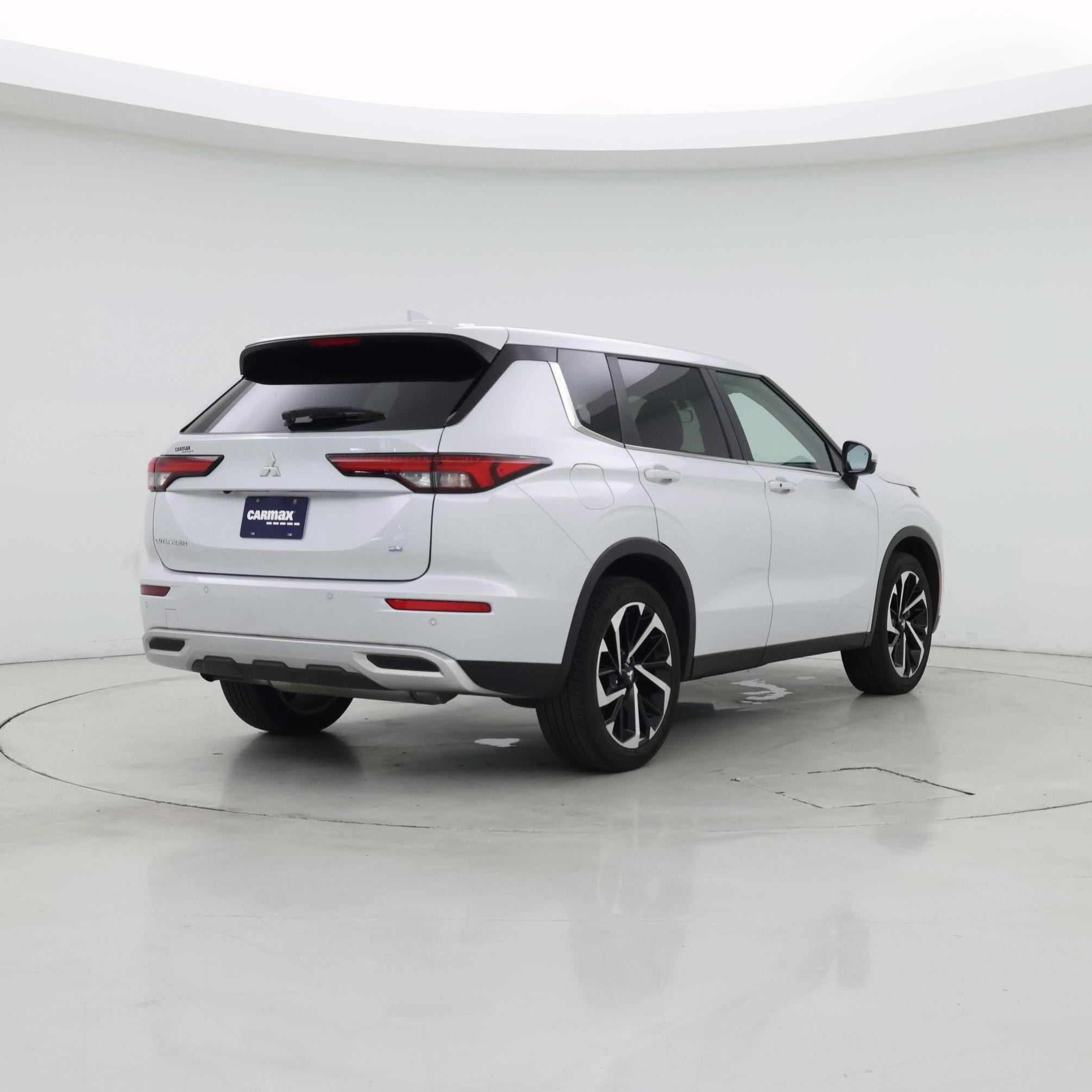 Thumbnail: 2024 Mitsubishi Outlander - 8