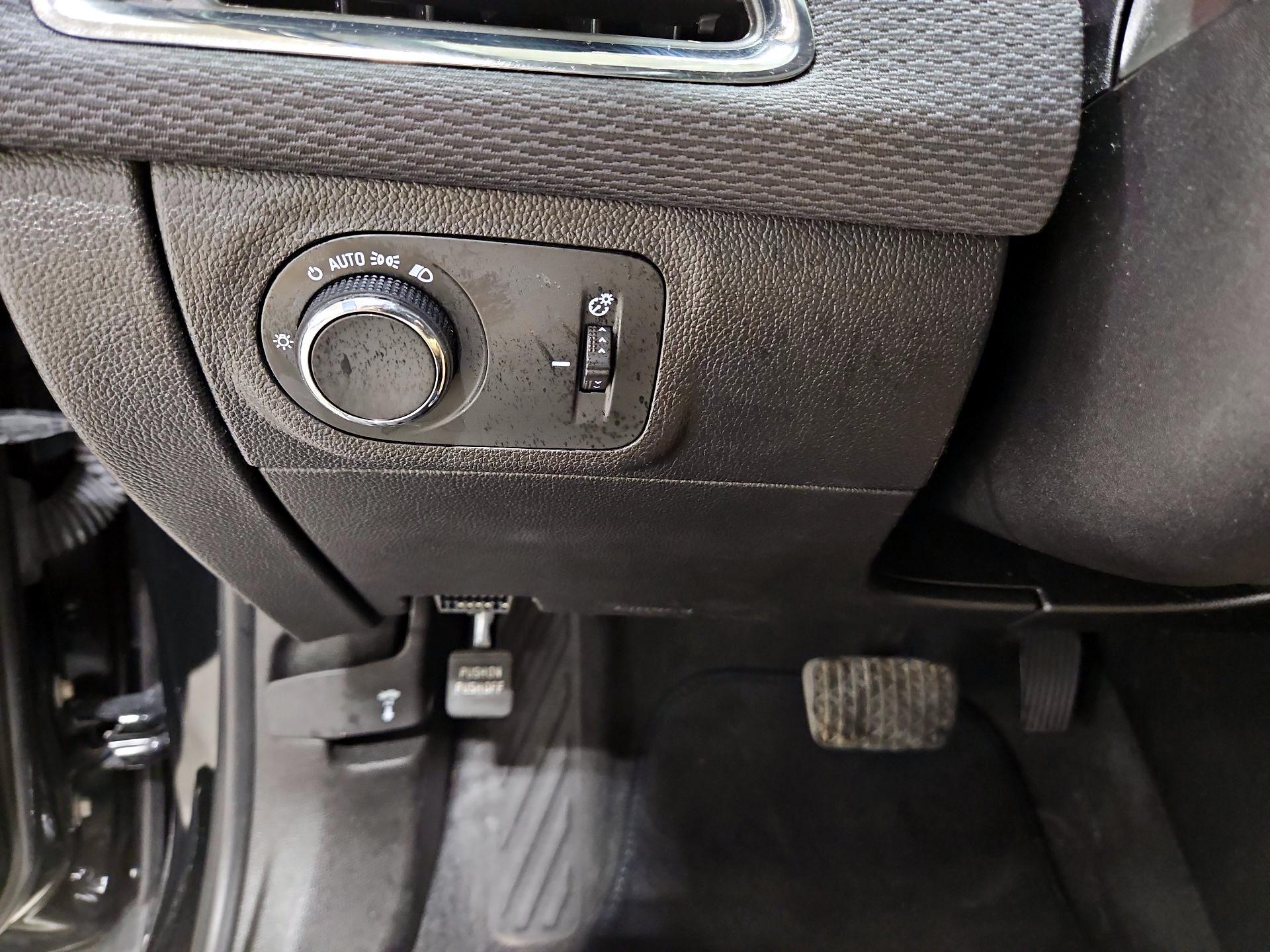 Thumbnail: 2019 Chevrolet Cruze - 13
