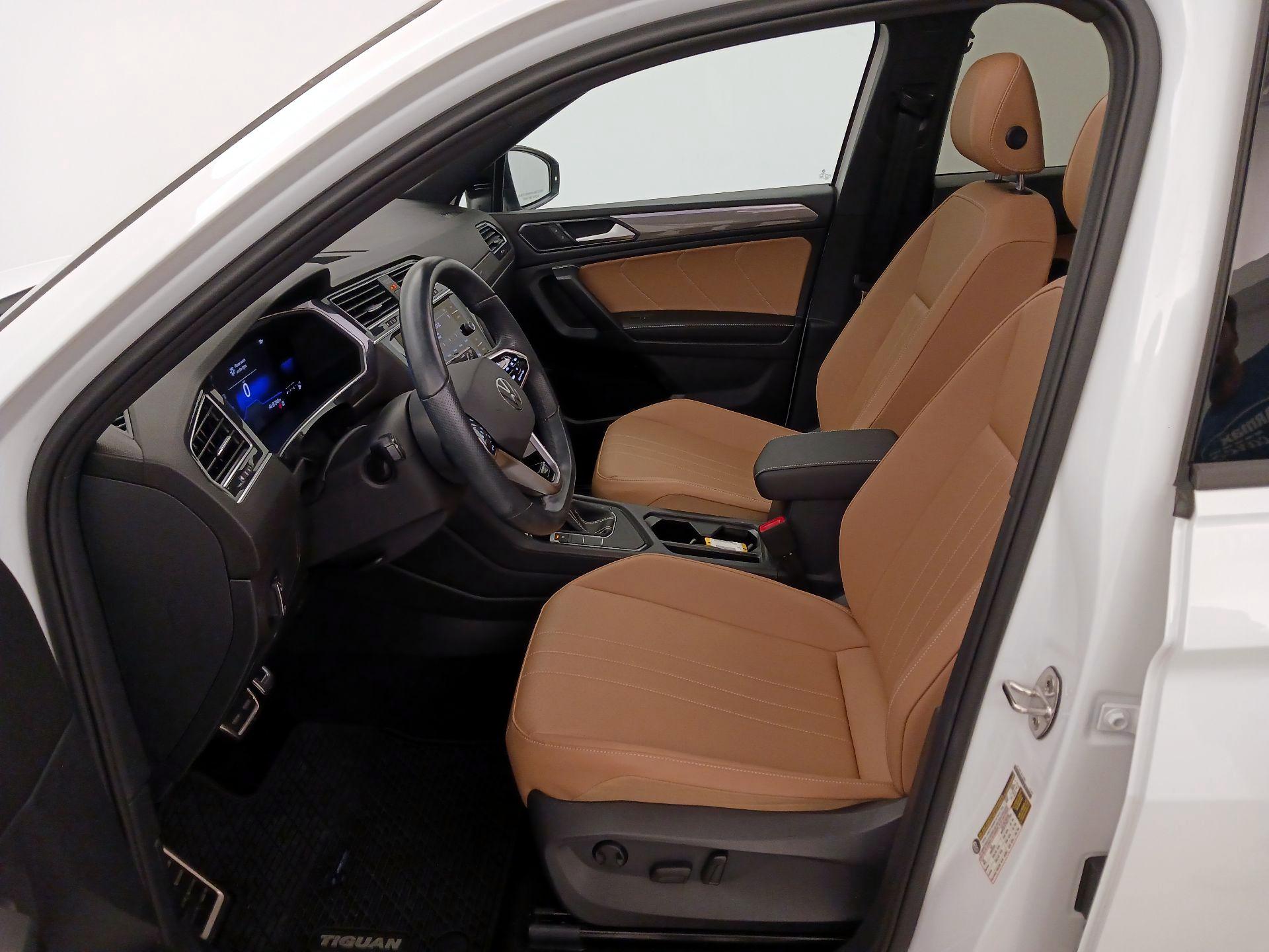 Thumbnail: 2023 Volkswagen Tiguan - 11