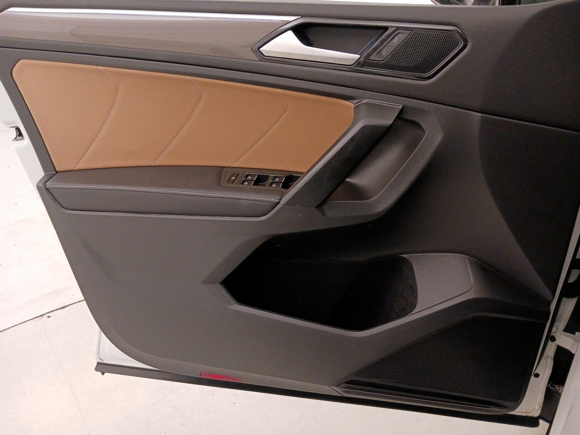 Thumbnail: 2023 Volkswagen Tiguan - 12