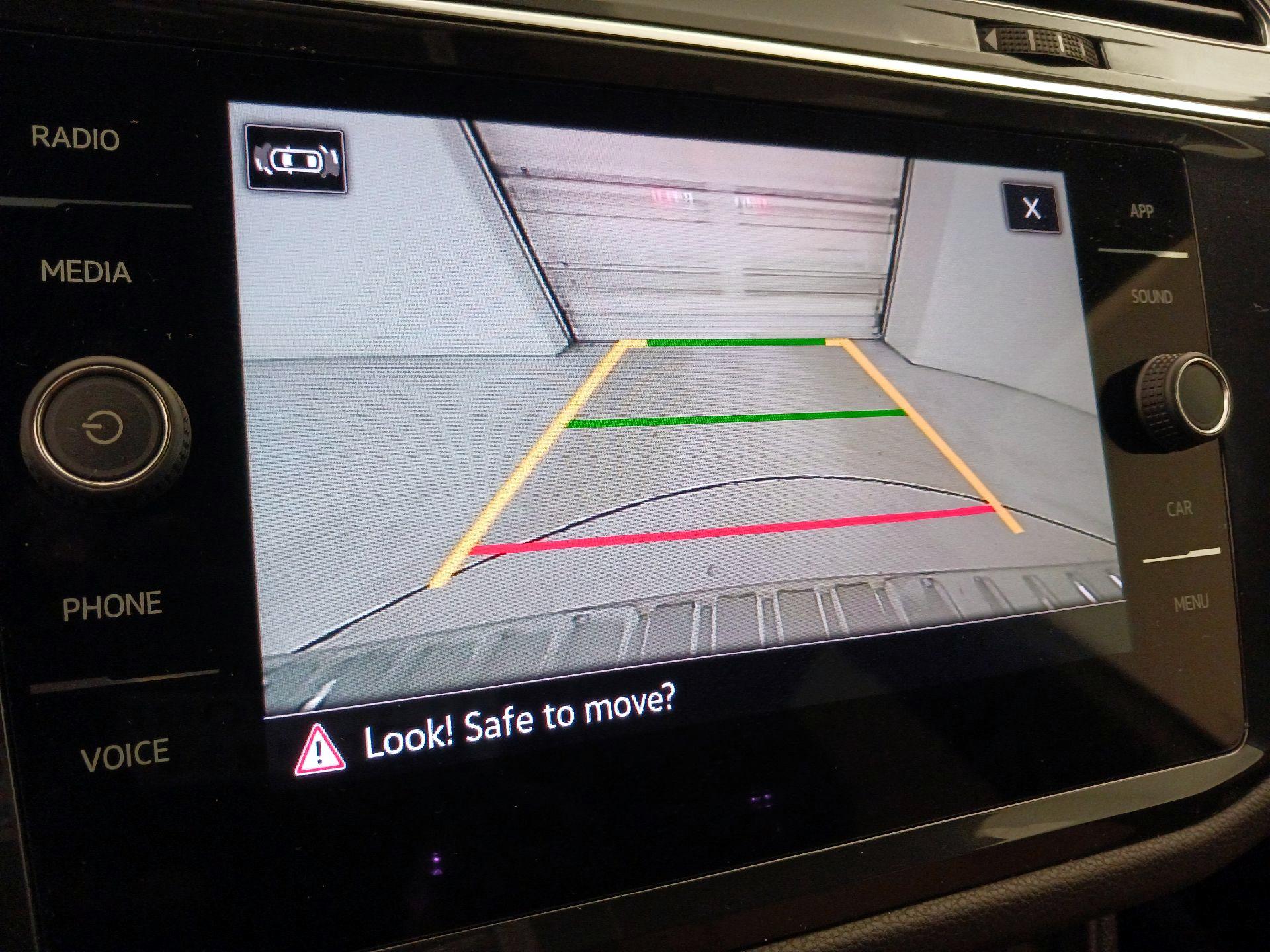 Thumbnail: 2023 Volkswagen Tiguan - 14