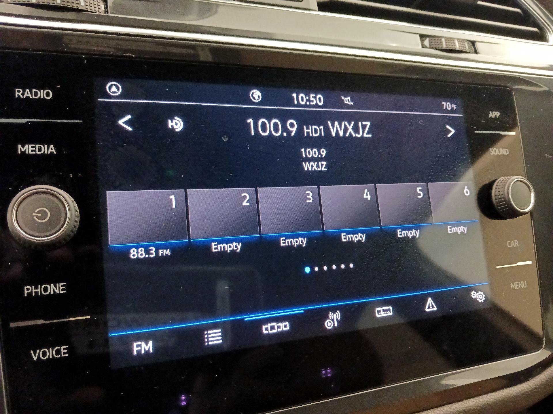 Thumbnail: 2023 Volkswagen Tiguan - 15