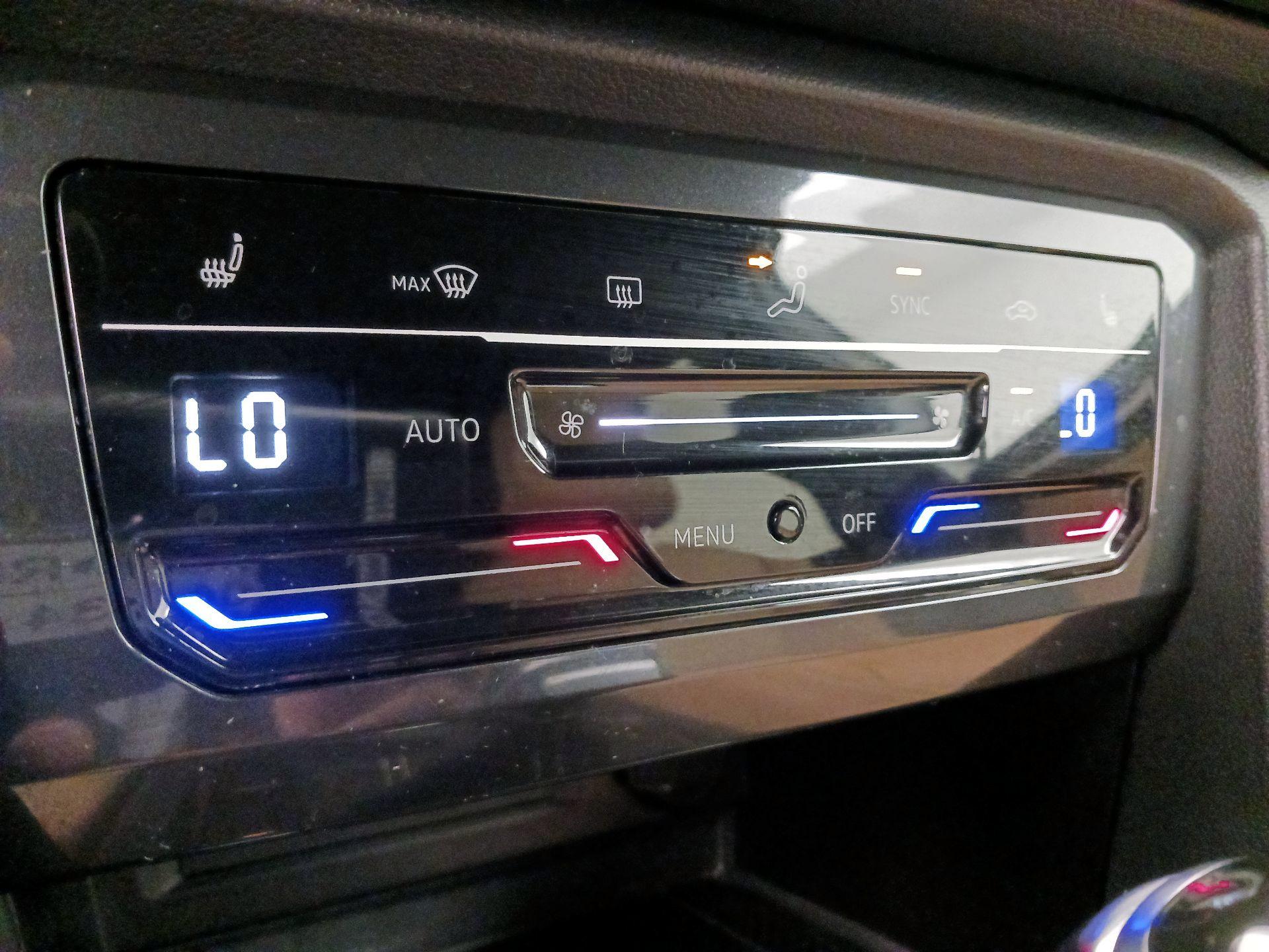 Thumbnail: 2023 Volkswagen Tiguan - 16