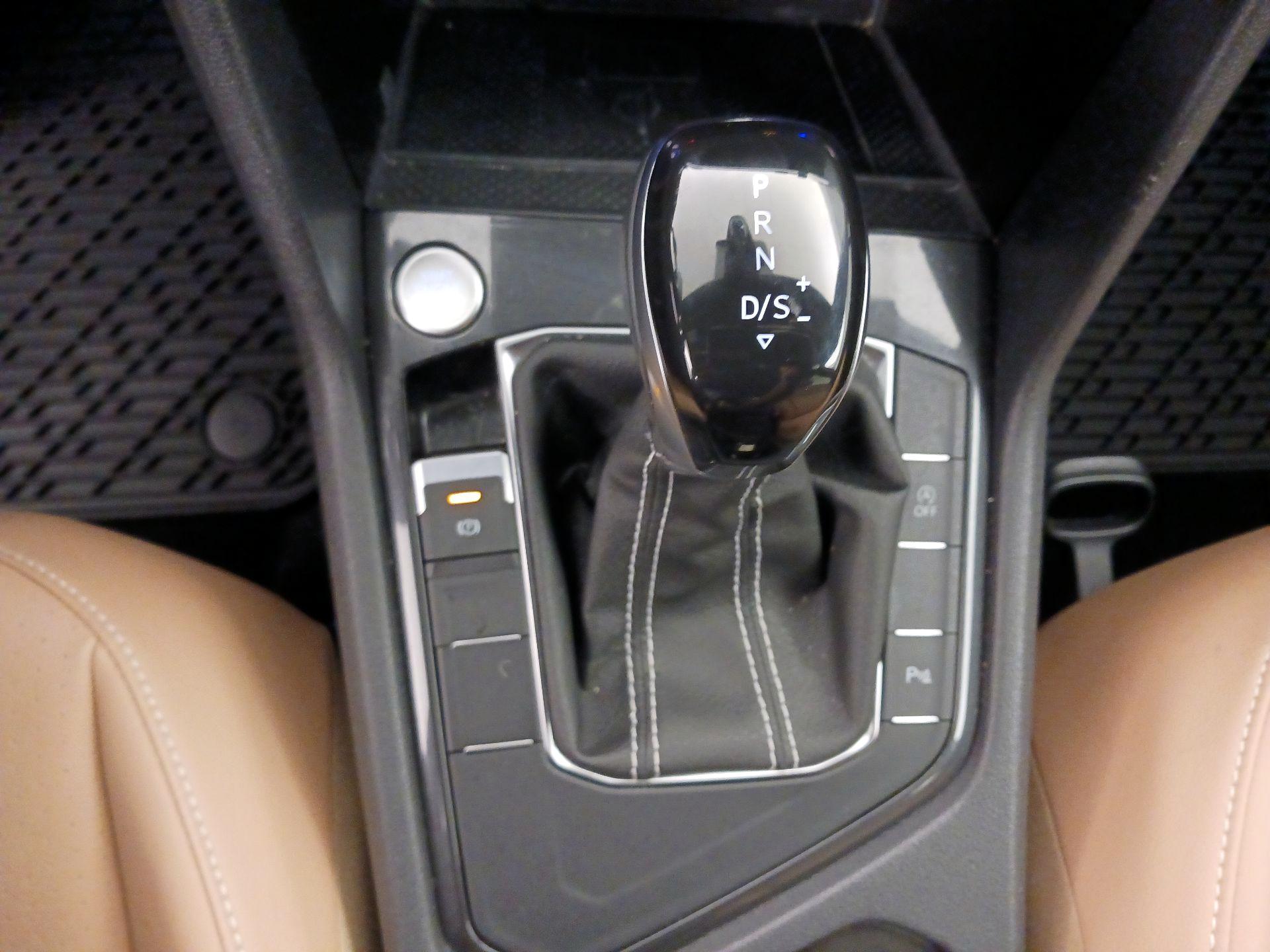 Thumbnail: 2023 Volkswagen Tiguan - 17