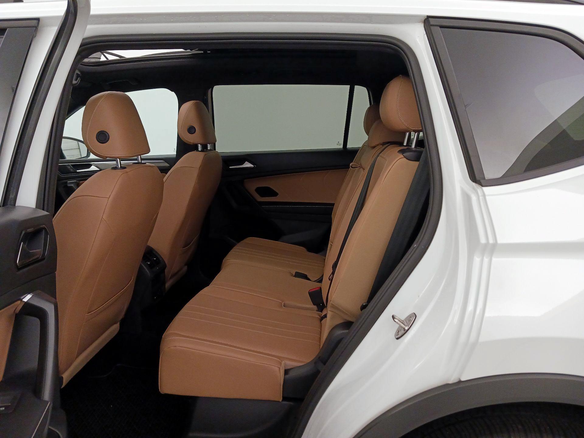 Thumbnail: 2023 Volkswagen Tiguan - 20