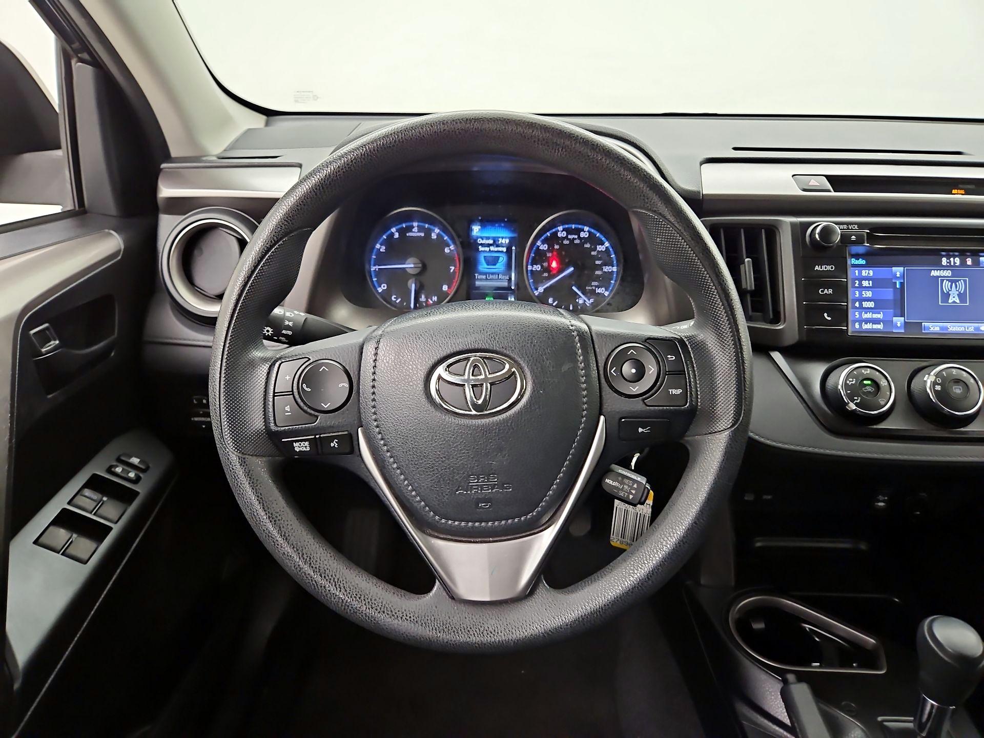 Thumbnail: 2018 Toyota RAV4 - 10