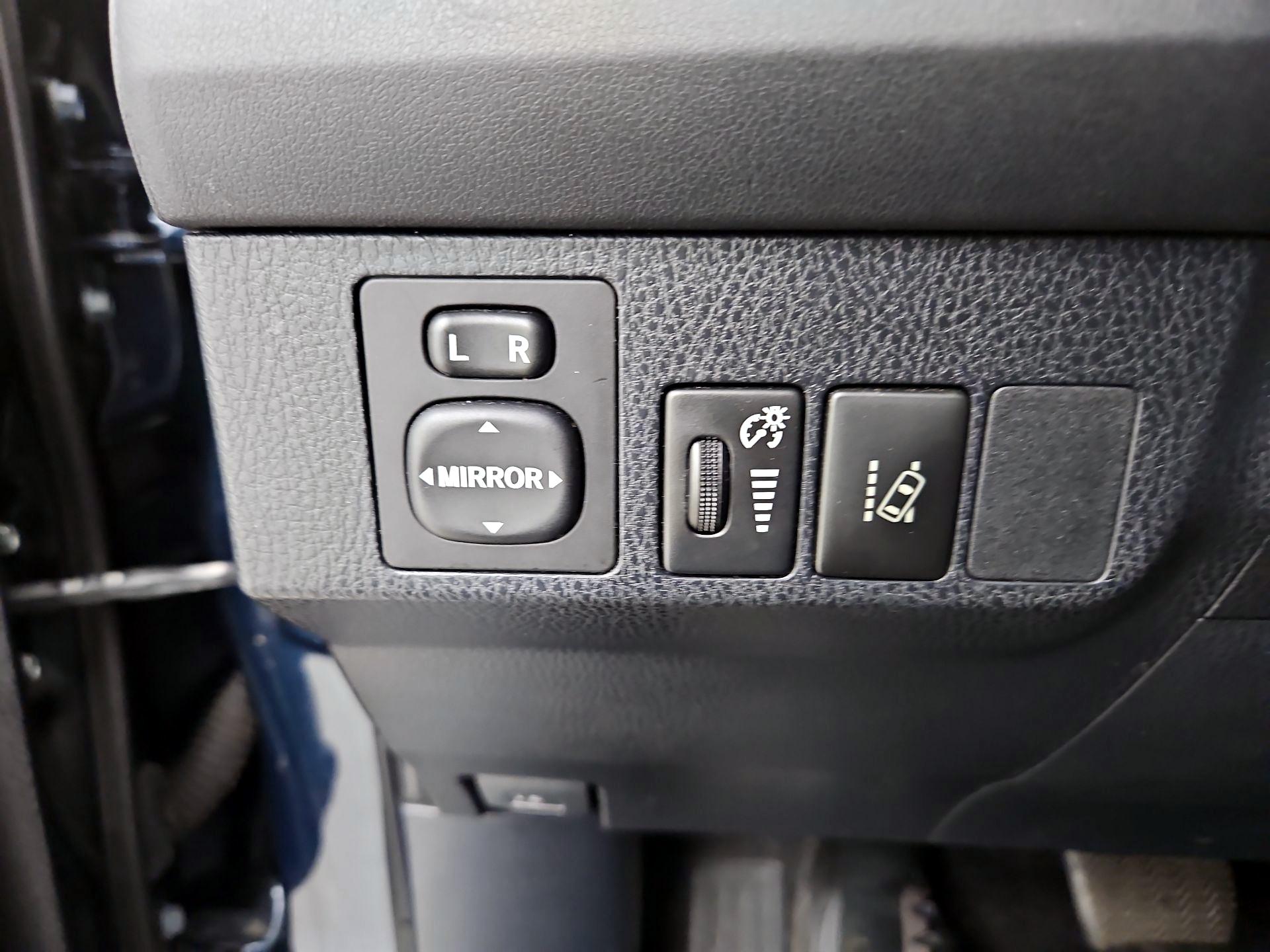 Thumbnail: 2018 Toyota RAV4 - 13