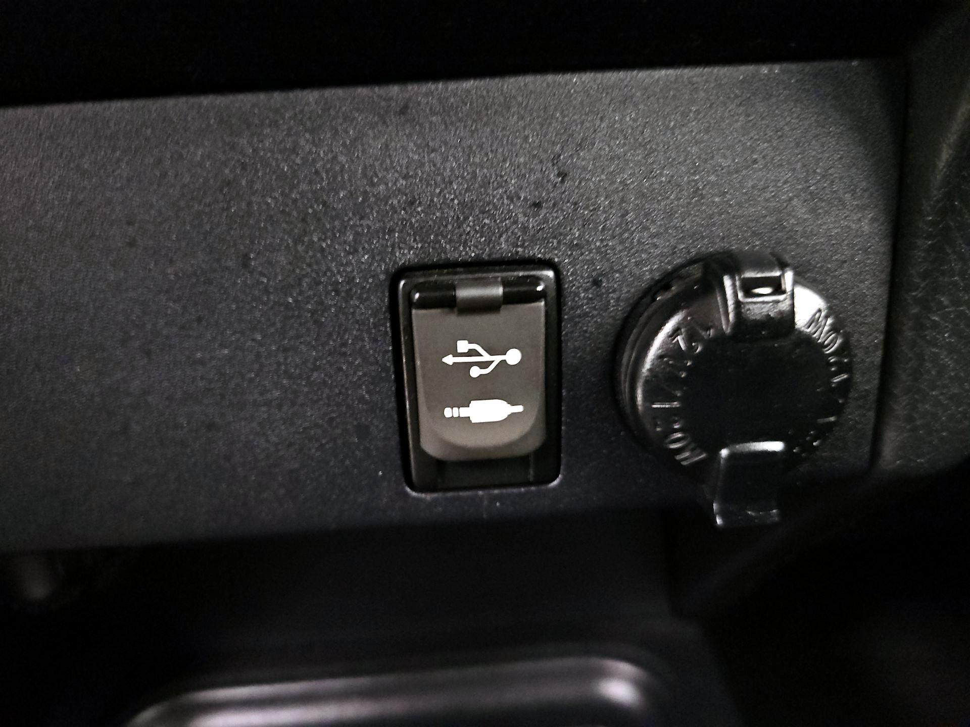 Thumbnail: 2018 Toyota RAV4 - 18