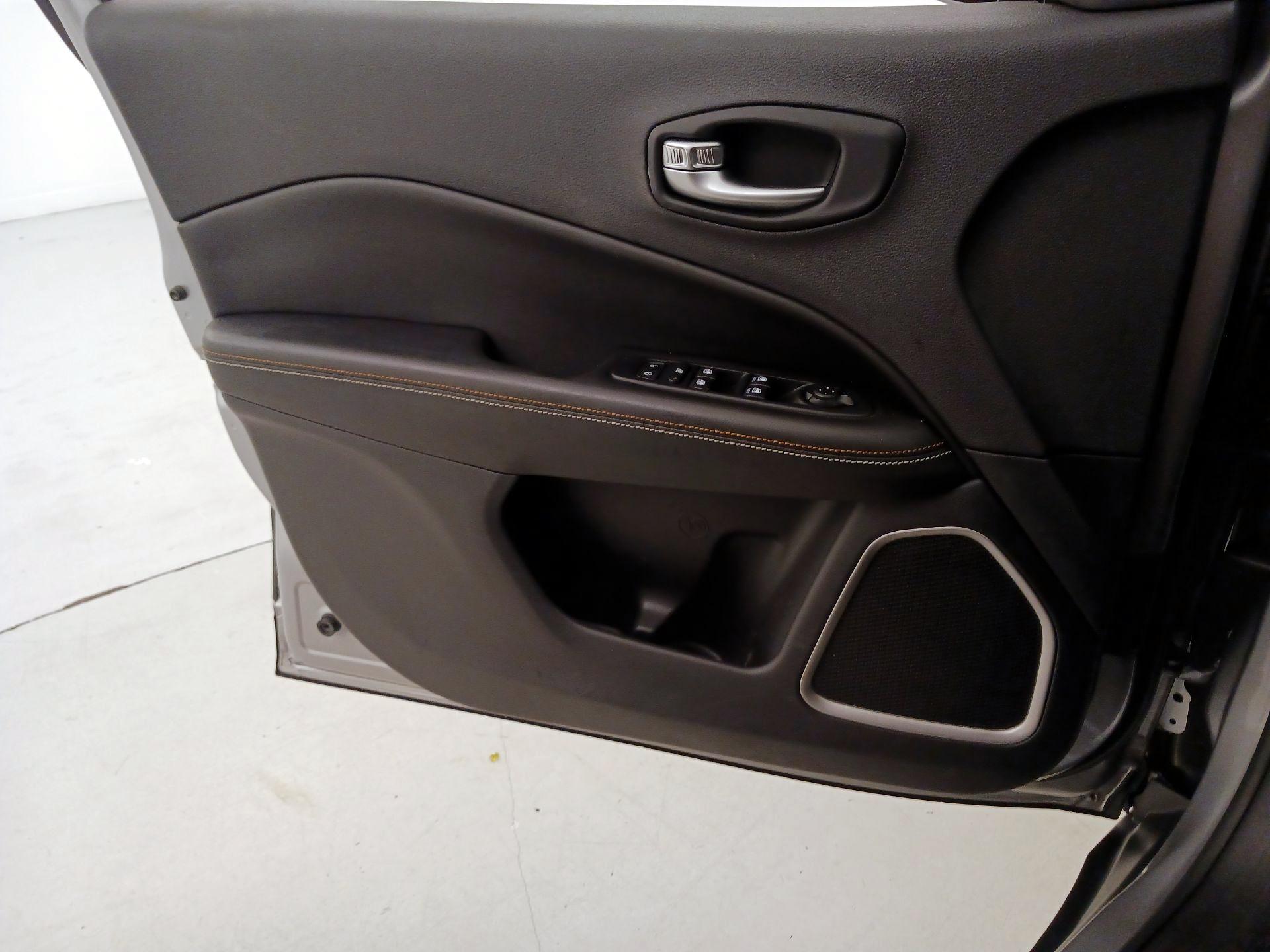 Thumbnail: 2021 Jeep Compass - 12