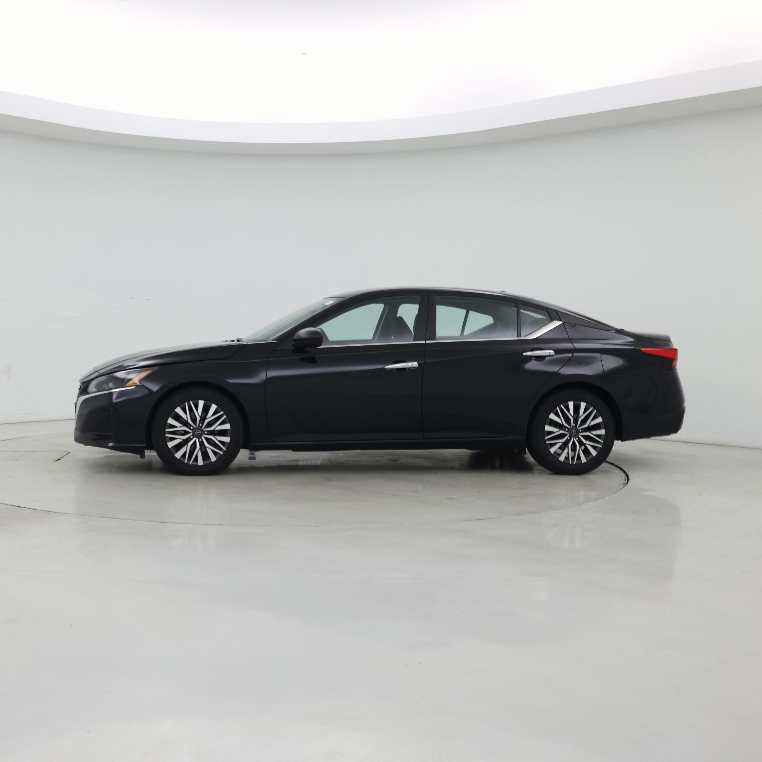 Thumbnail: 2024 Nissan Altima - 3