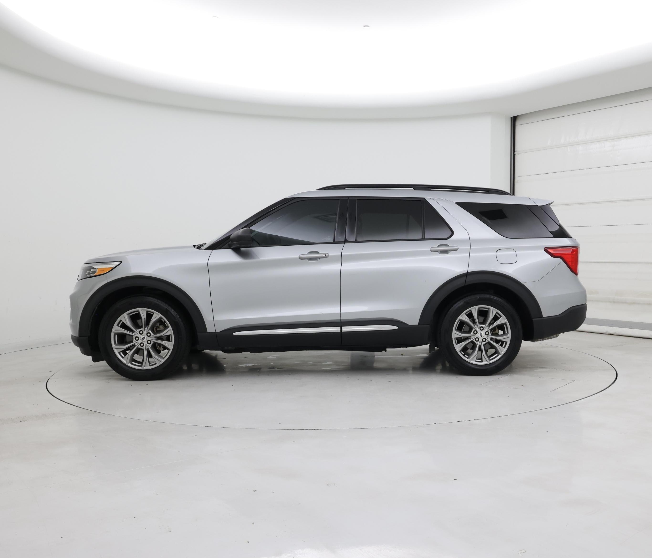 Thumbnail: 2022 Ford Explorer - 3