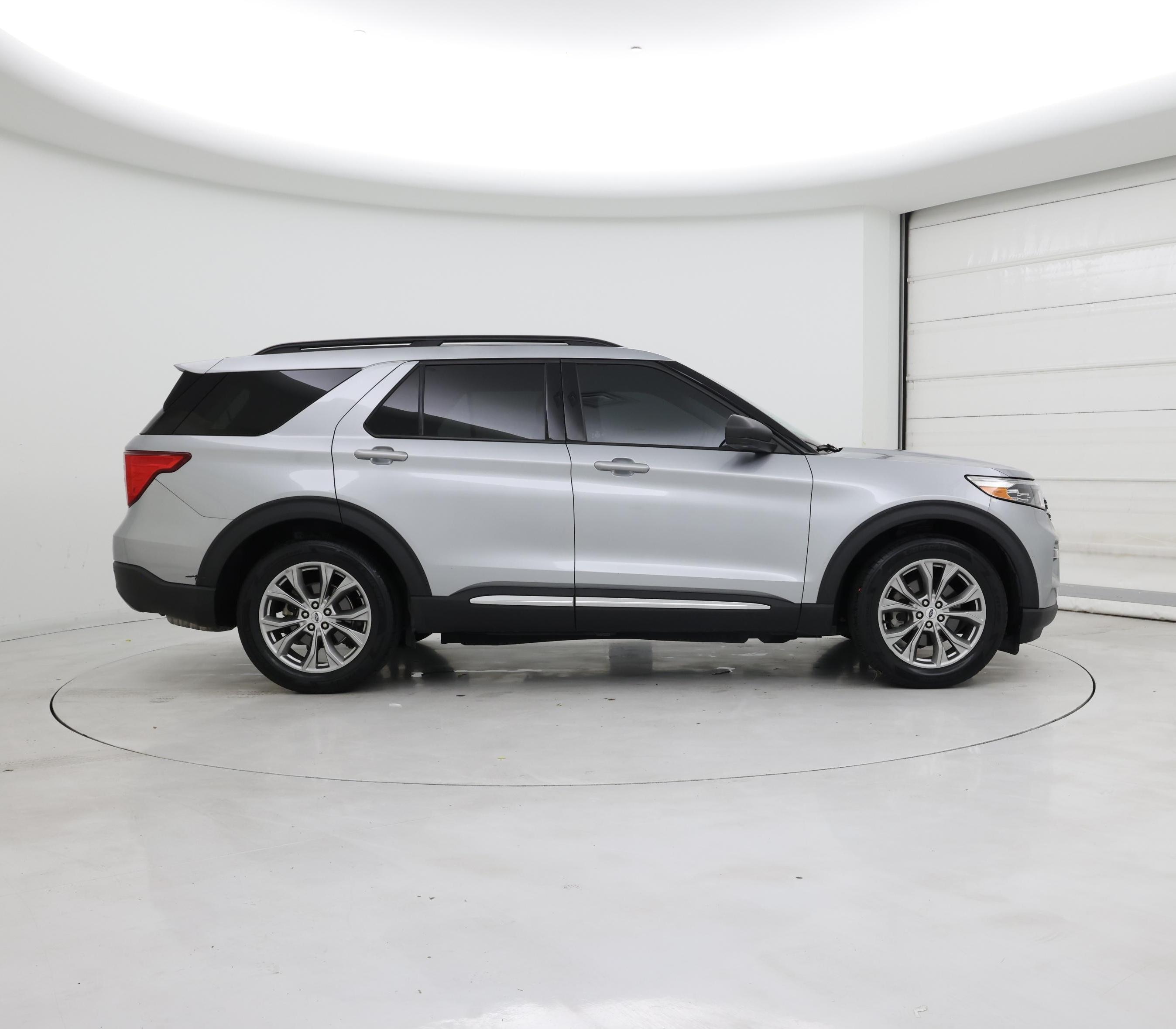 Thumbnail: 2022 Ford Explorer - 7