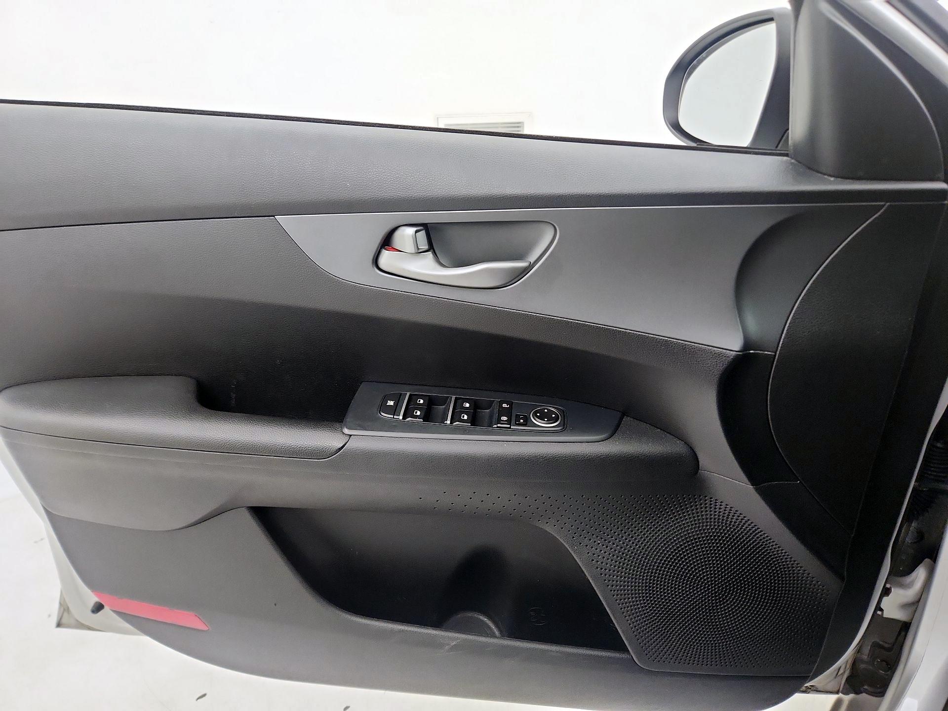 Thumbnail: 2020 Kia Forte - 12