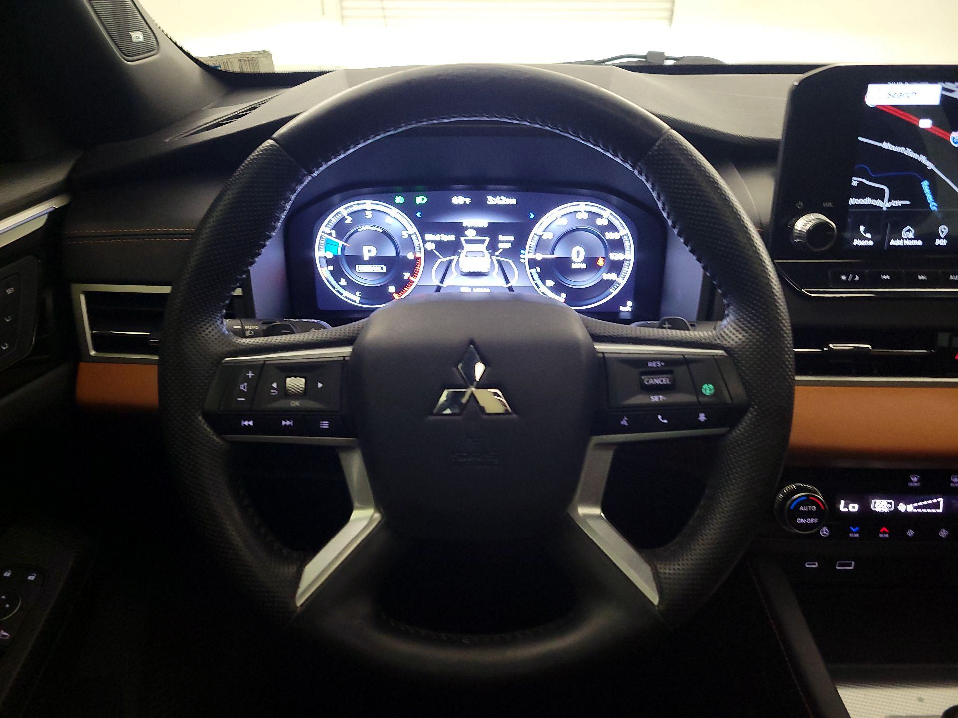 Thumbnail: 2022 Mitsubishi Outlander - 10