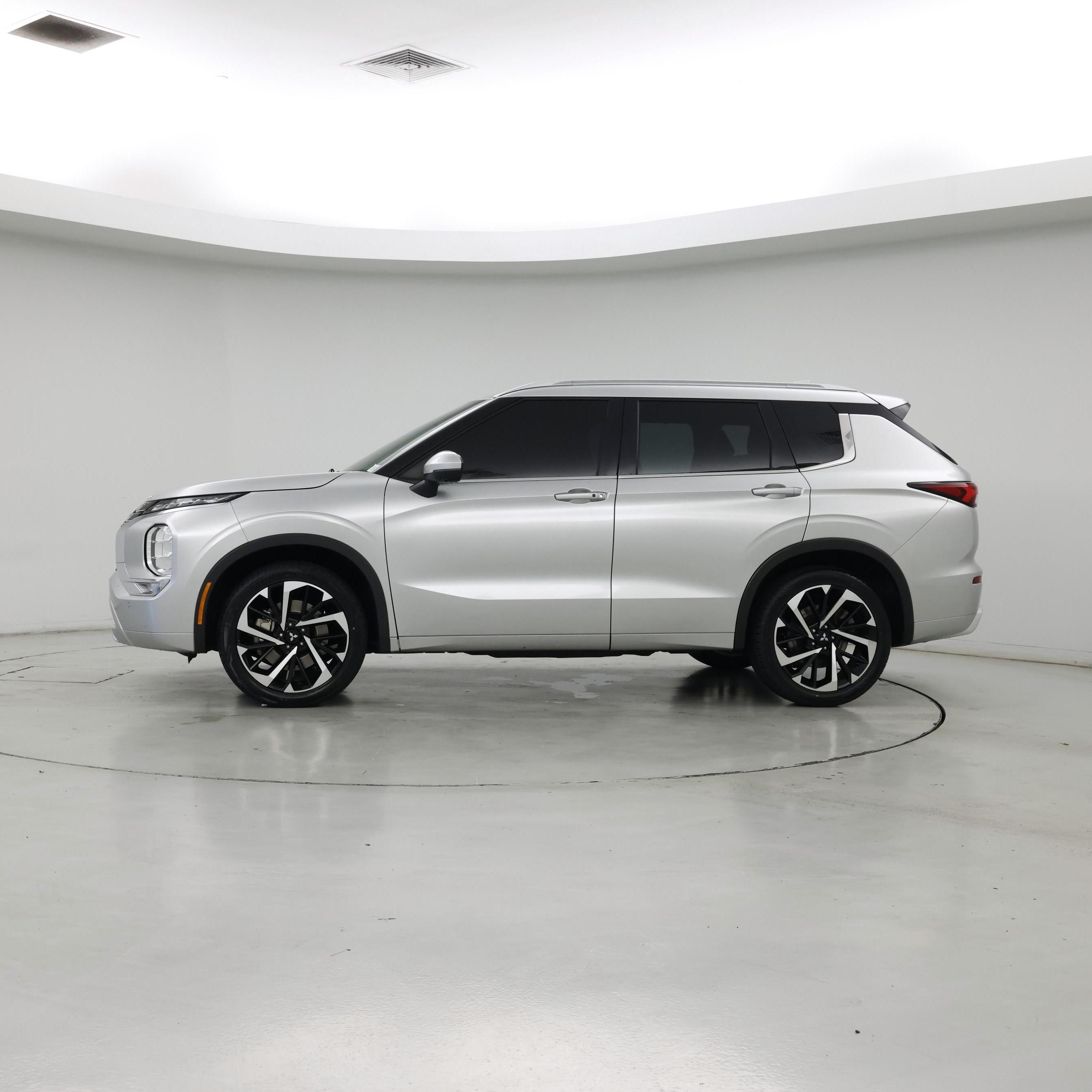 Thumbnail: 2022 Mitsubishi Outlander - 3
