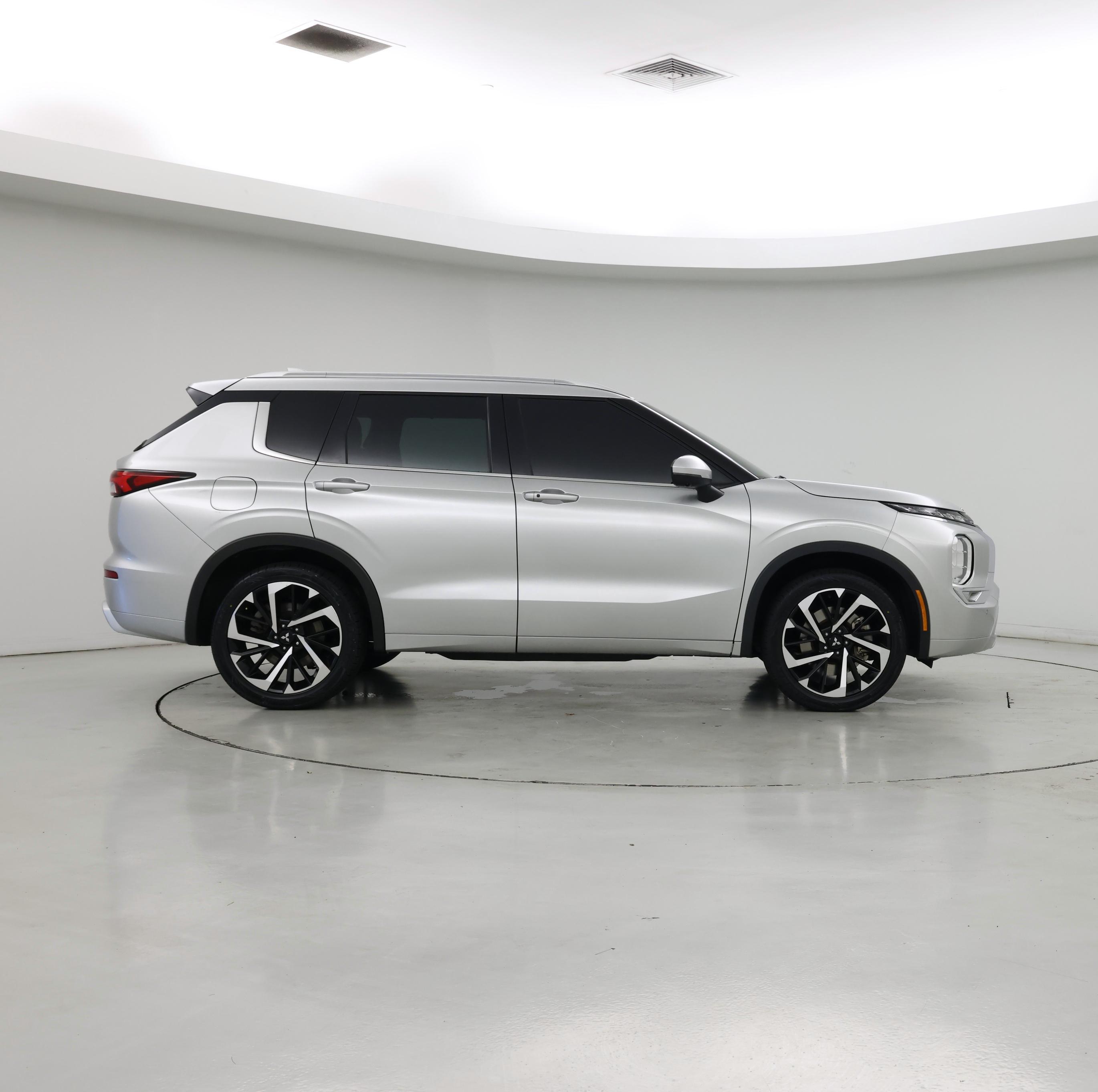 Thumbnail: 2022 Mitsubishi Outlander - 7