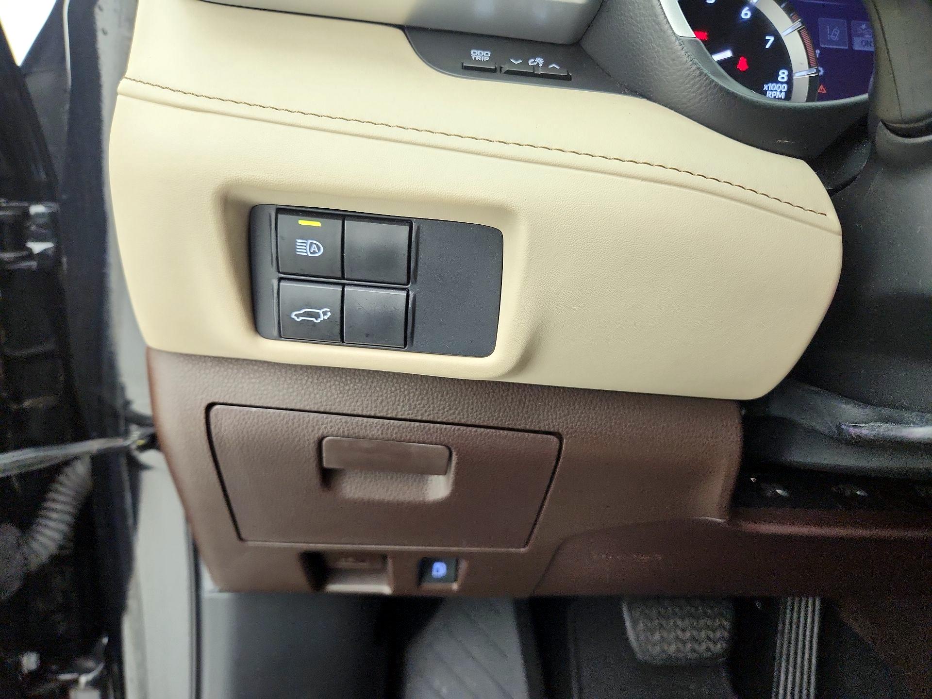 Thumbnail: 2020 Toyota Highlander - 13
