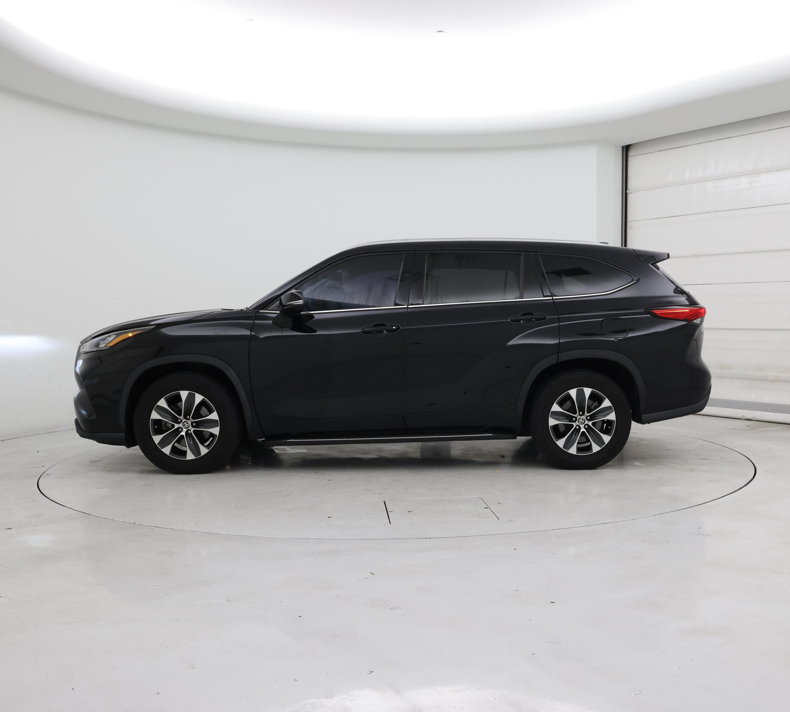 Thumbnail: 2020 Toyota Highlander - 3