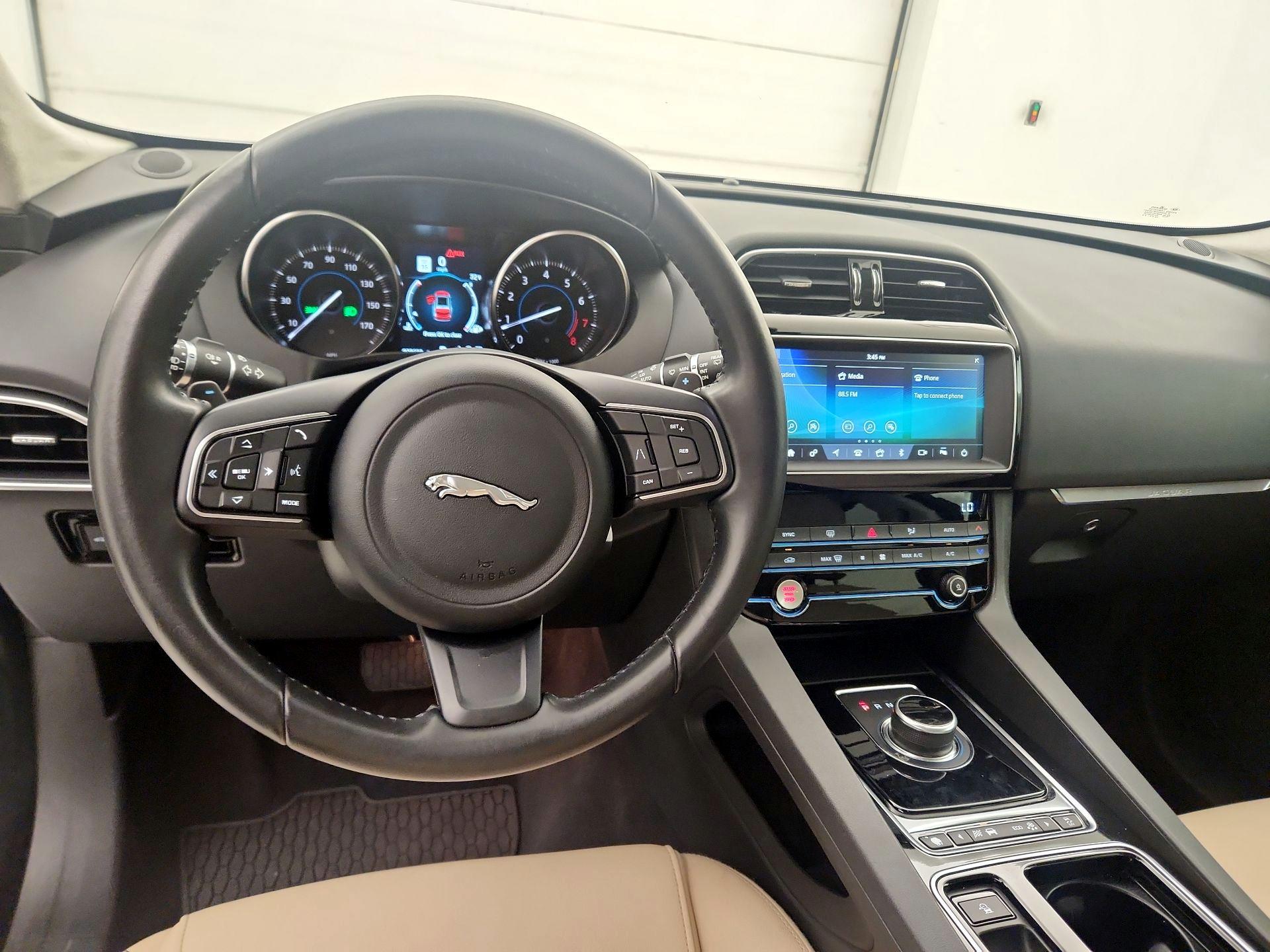 Thumbnail: 2020 Jaguar F-Pace - 9